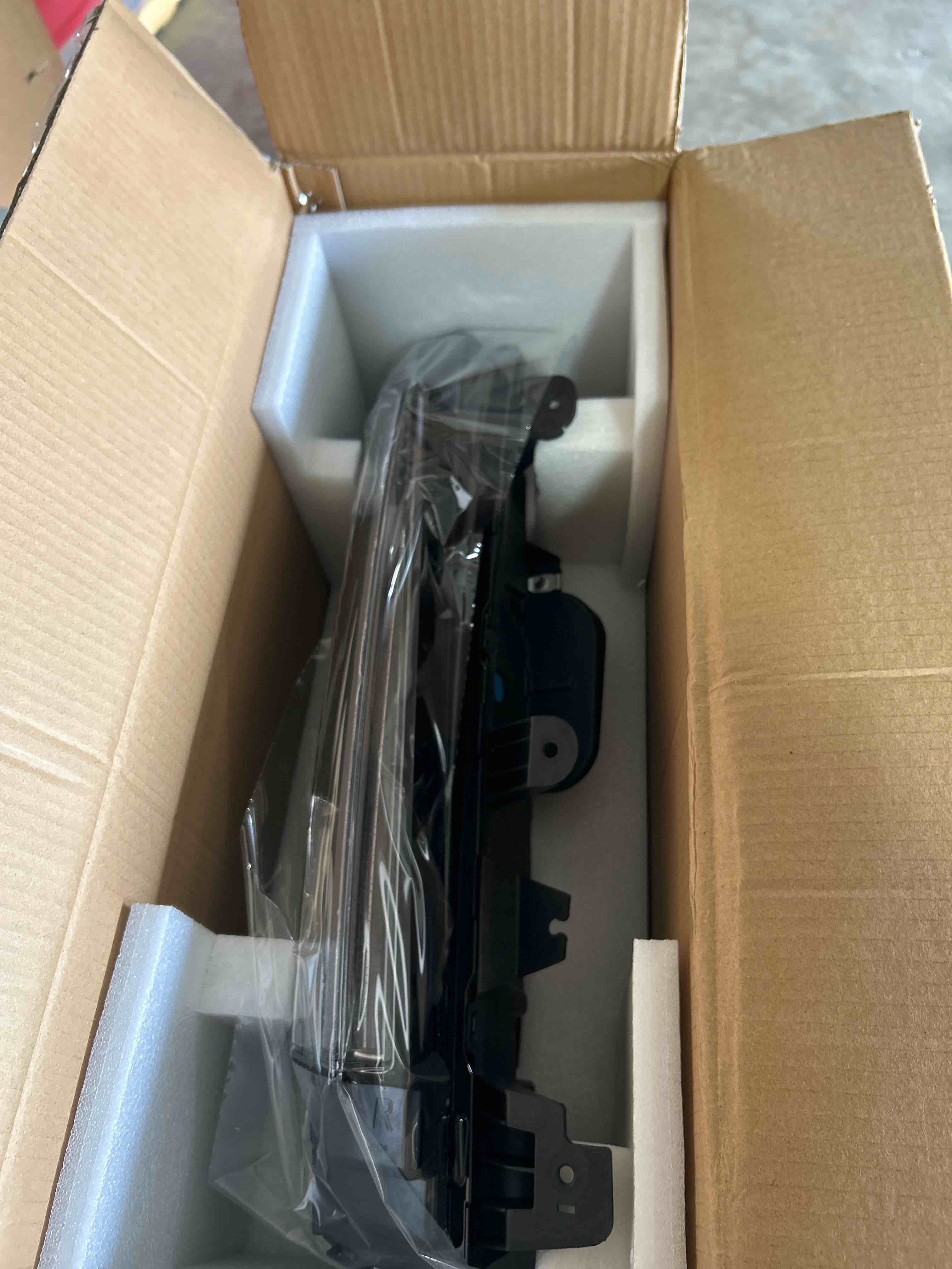 Condition photo showing New/Like New for led fog lights compatible with cadillac escalade 2021-2024,drl daytime running light with turn signal passenger side replacement gm2563121 85117443