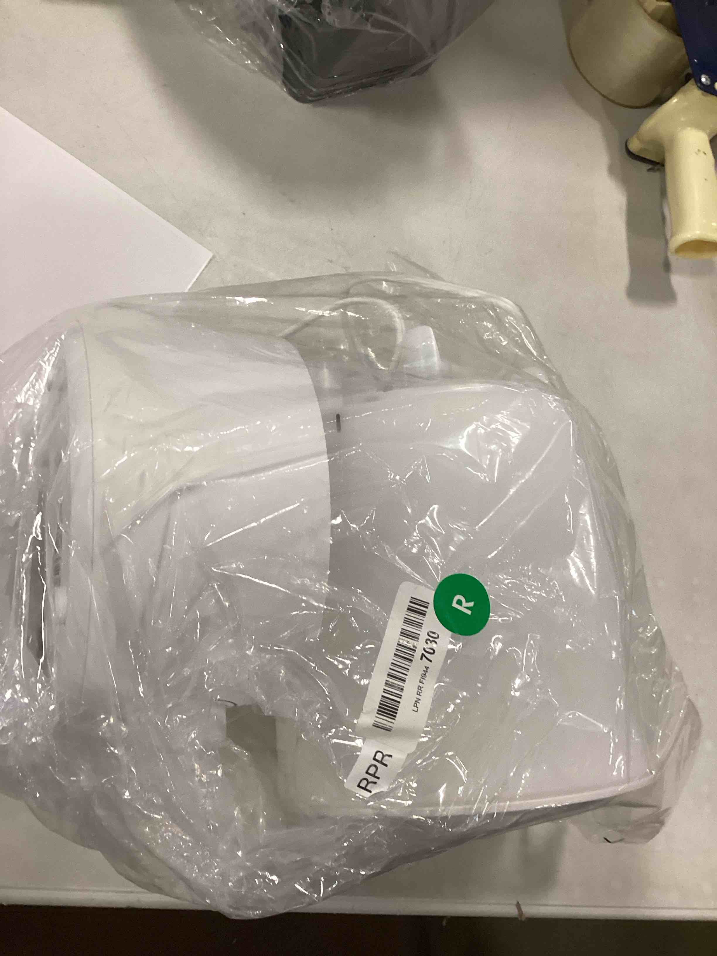 https://s3.amazonaws.com/lotting-images-prod/bidfta/PPE1467613_1735938923302.jpeg