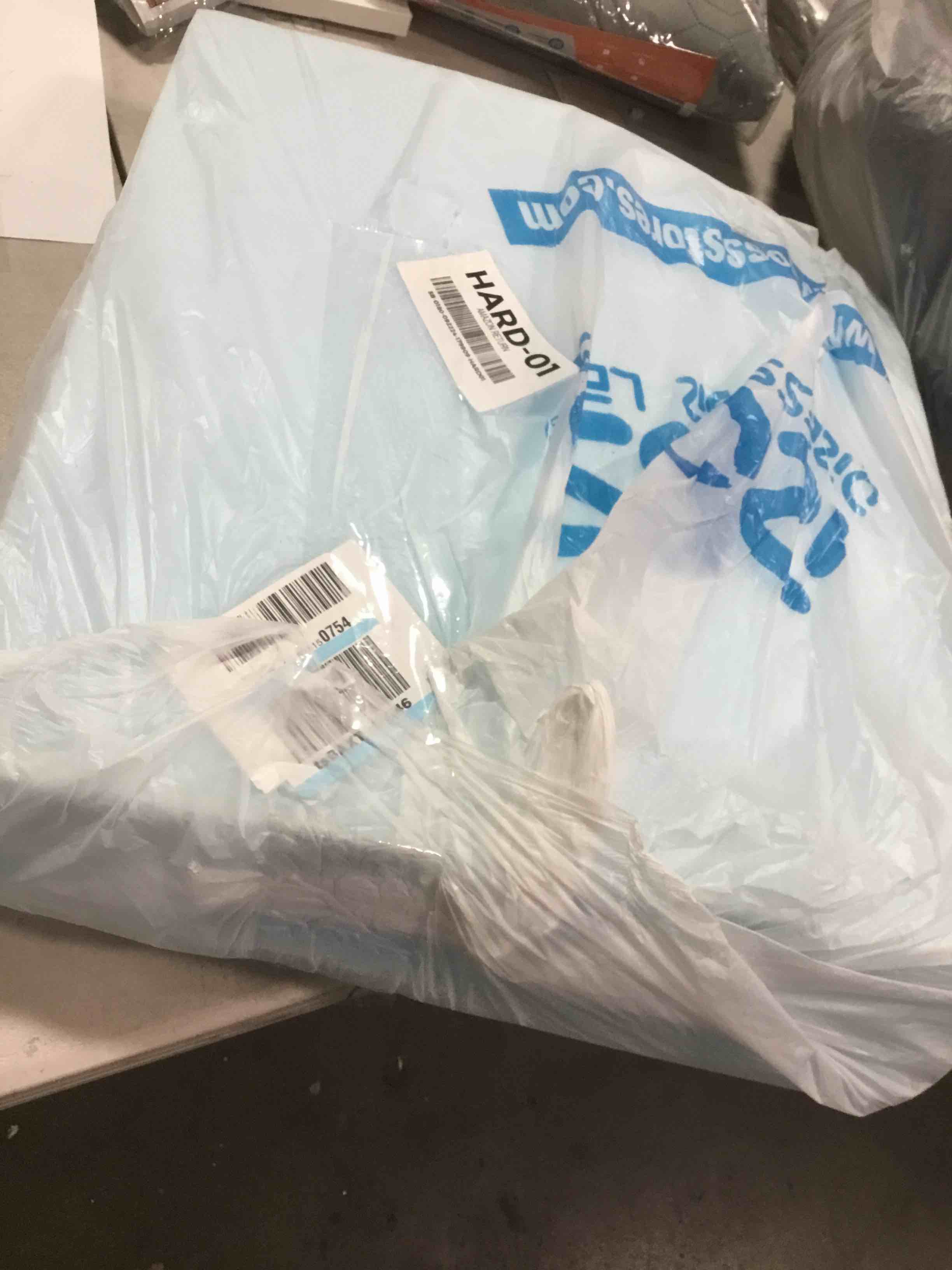 https://s3.amazonaws.com/lotting-images-prod/bidfta/PPE1469139_1733343685953.jpeg