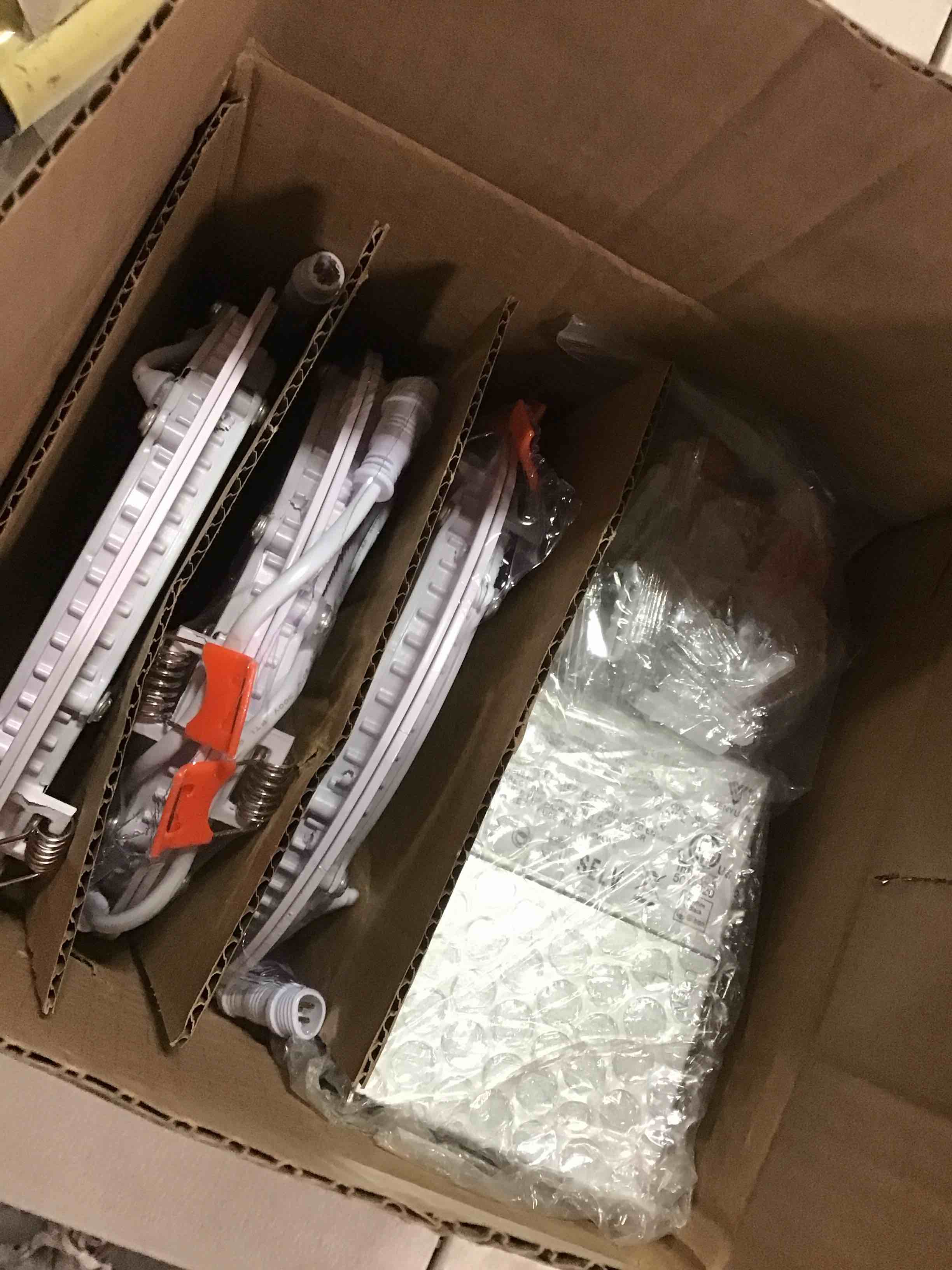 https://s3.amazonaws.com/lotting-images-prod/bidfta/PPE1469375_1733422791762.jpeg