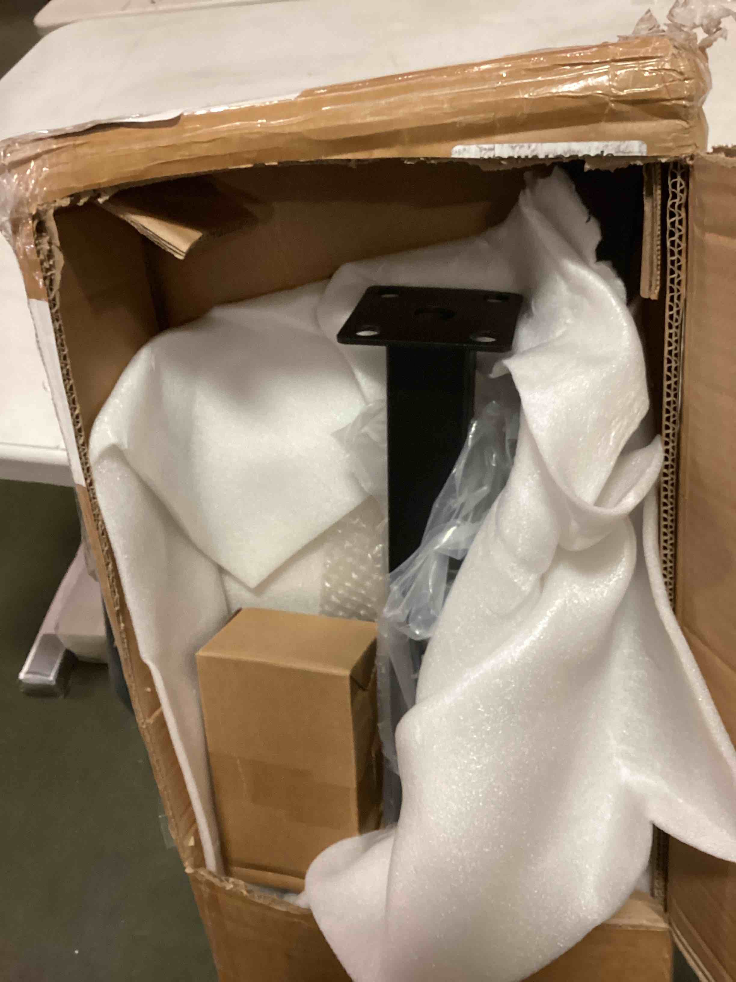 https://s3.amazonaws.com/lotting-images-prod/bidfta/PPE1471599_1732652878847.jpeg
