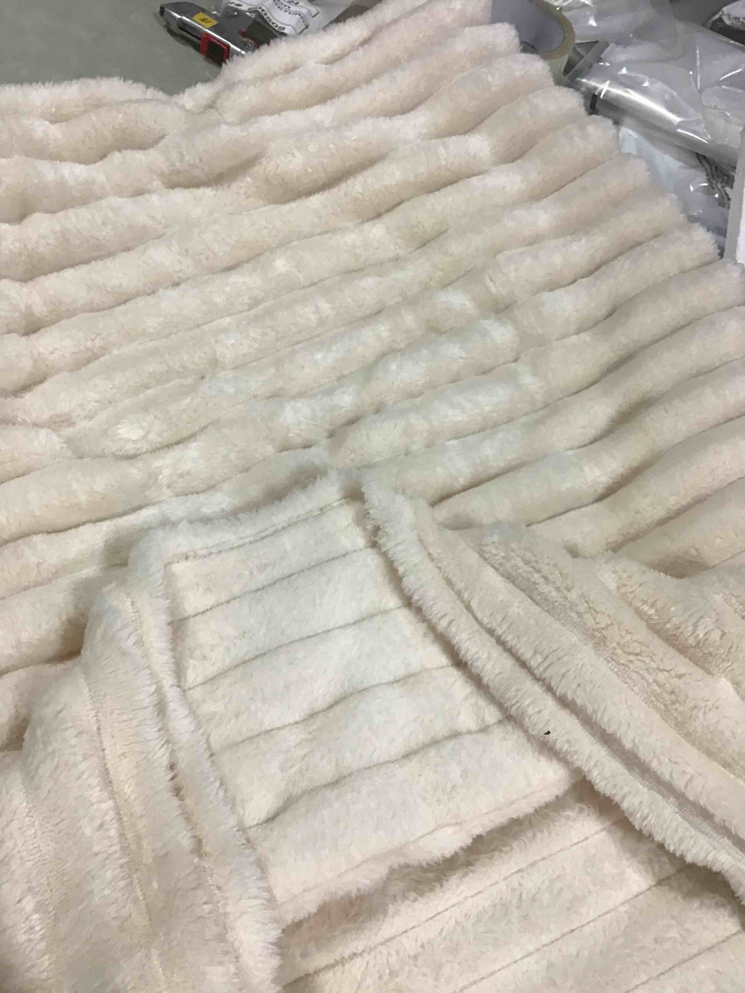 LAZZZY Sherpa Velvet Throw Blanket Soft Ivory Flannel Reversible Microfiber Blanket for Couch Recliner Bed Living Room Decor All Seasons Cozy Outdoor Blanket Gift for Girls Teenager Kids 50x60