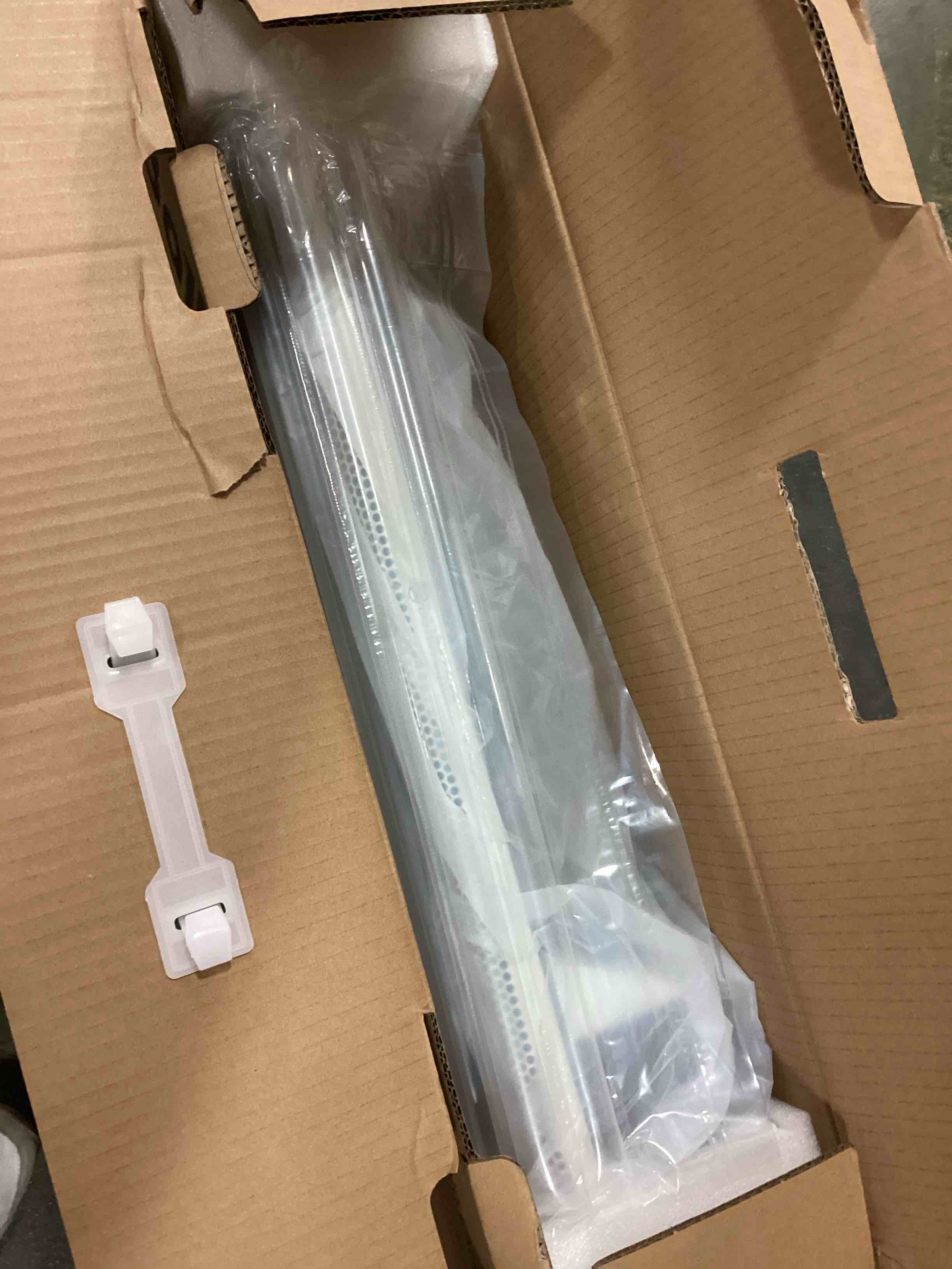 https://s3.amazonaws.com/lotting-images-prod/bidfta/PPE1473488_1734723378564.jpeg