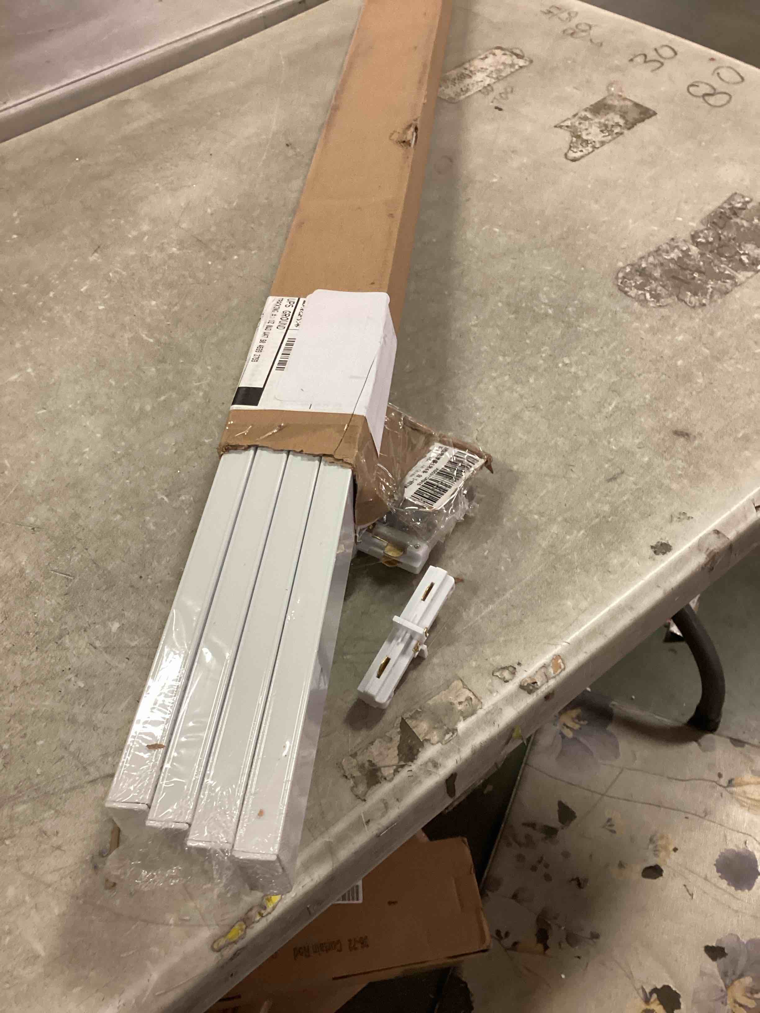 https://s3.amazonaws.com/lotting-images-prod/bidfta/PPE1473941_1735584337119.jpeg
