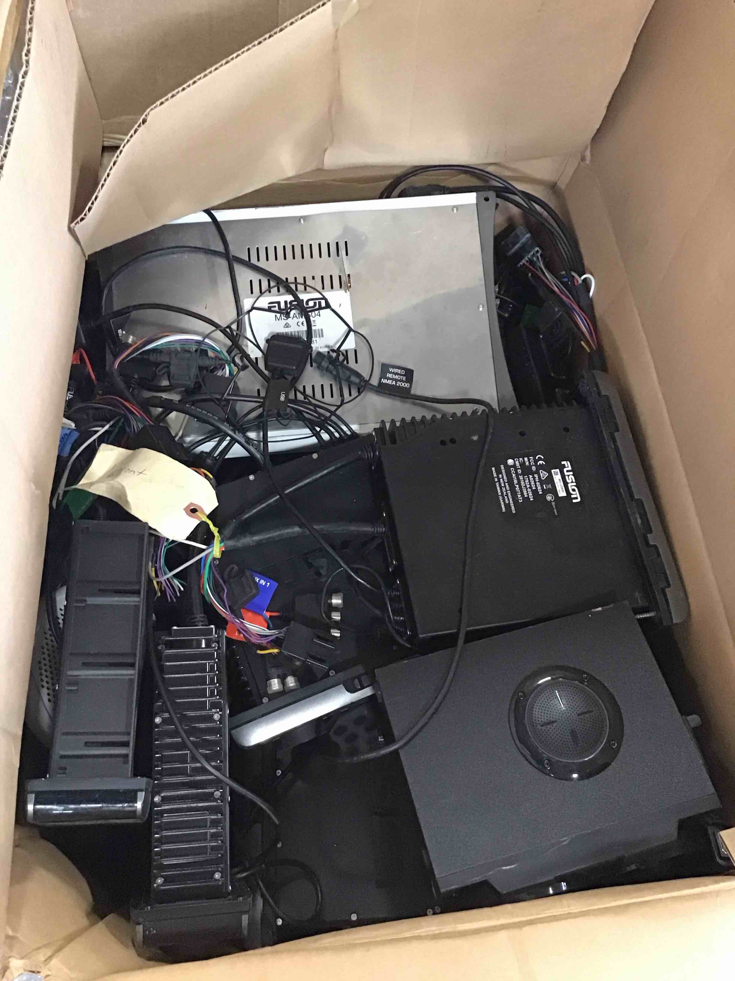 https://s3.amazonaws.com/lotting-images-prod/bidfta/PPE1476589_1734630826325.jpeg