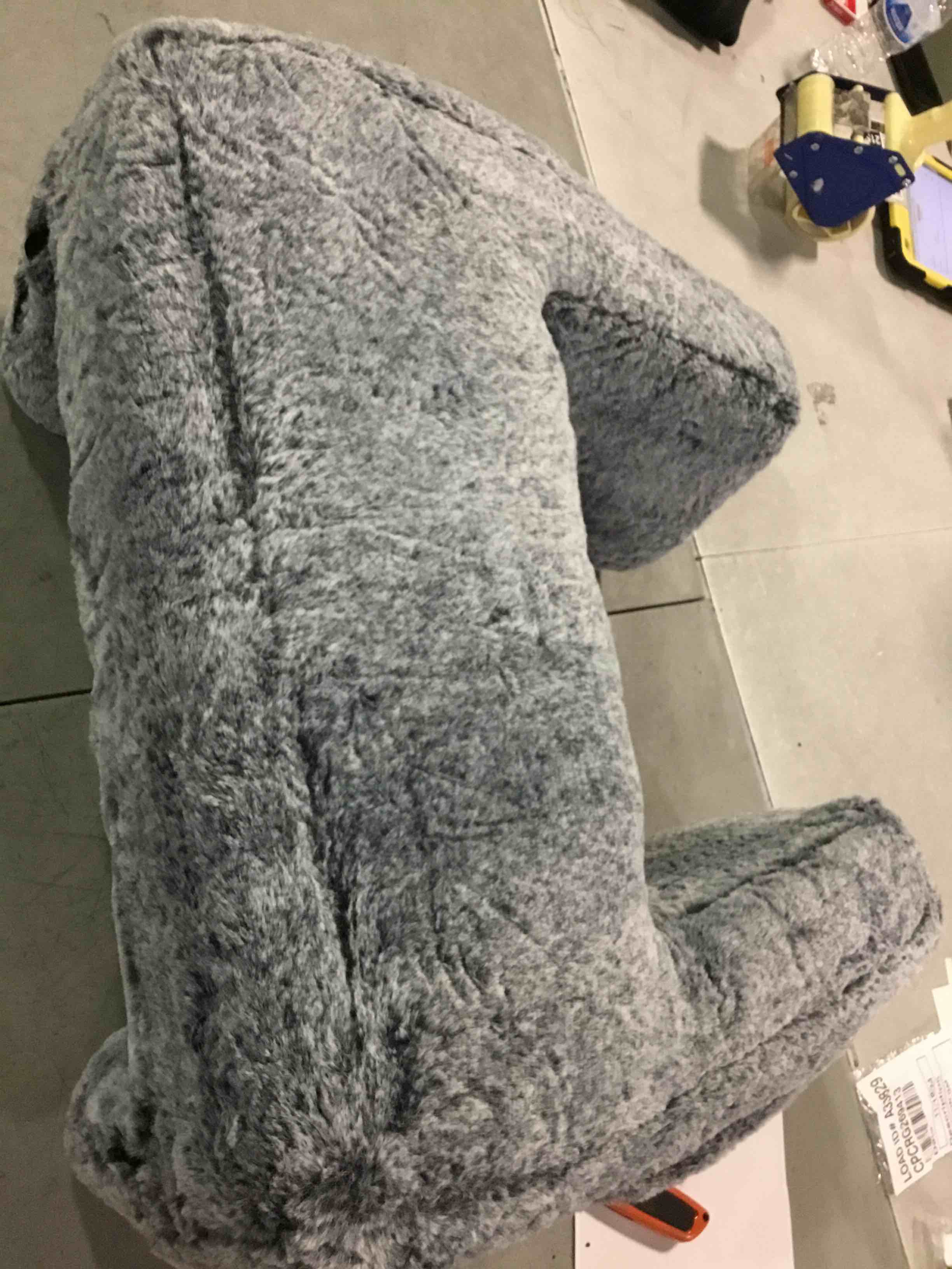 https://s3.amazonaws.com/lotting-images-prod/bidfta/PPE1477043_1732207677015.jpeg