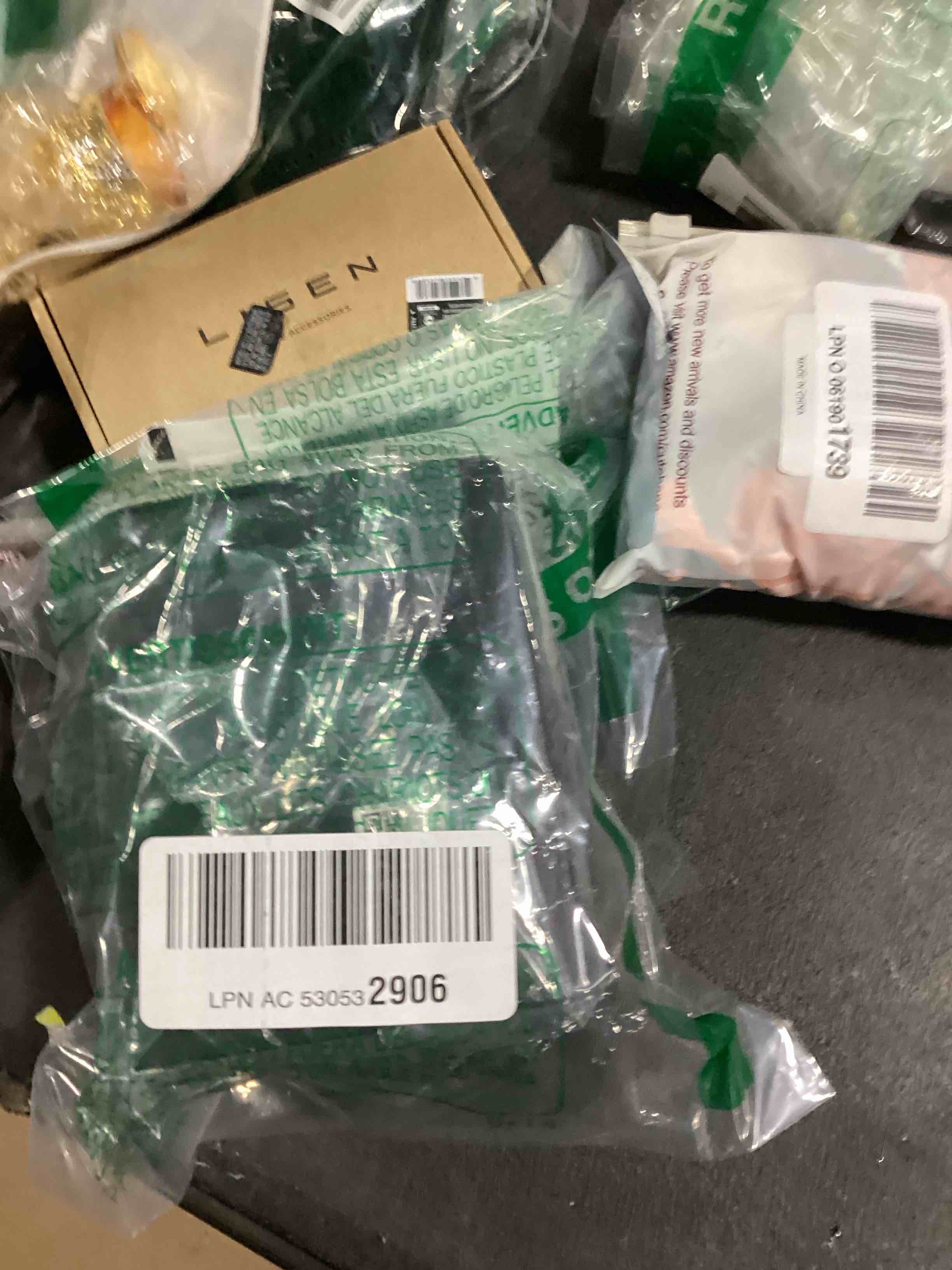 https://s3.amazonaws.com/lotting-images-prod/bidfta/PPE1484739_1731771709359.jpeg