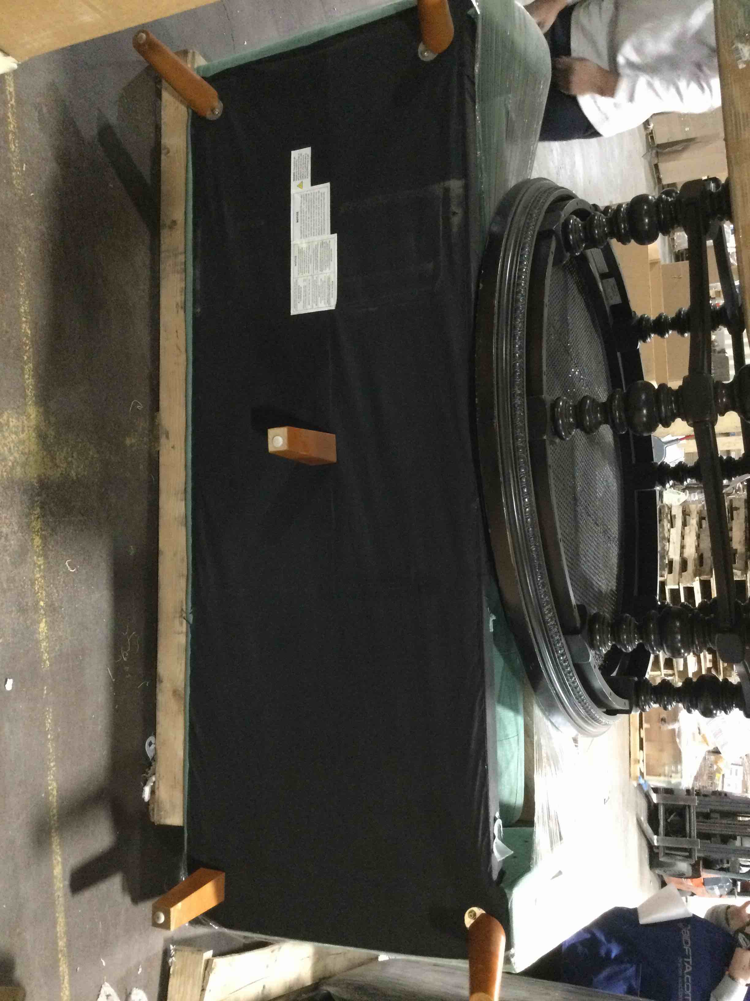 https://s3.amazonaws.com/lotting-images-prod/bidfta/PPE1494055_1739466616906.jpeg