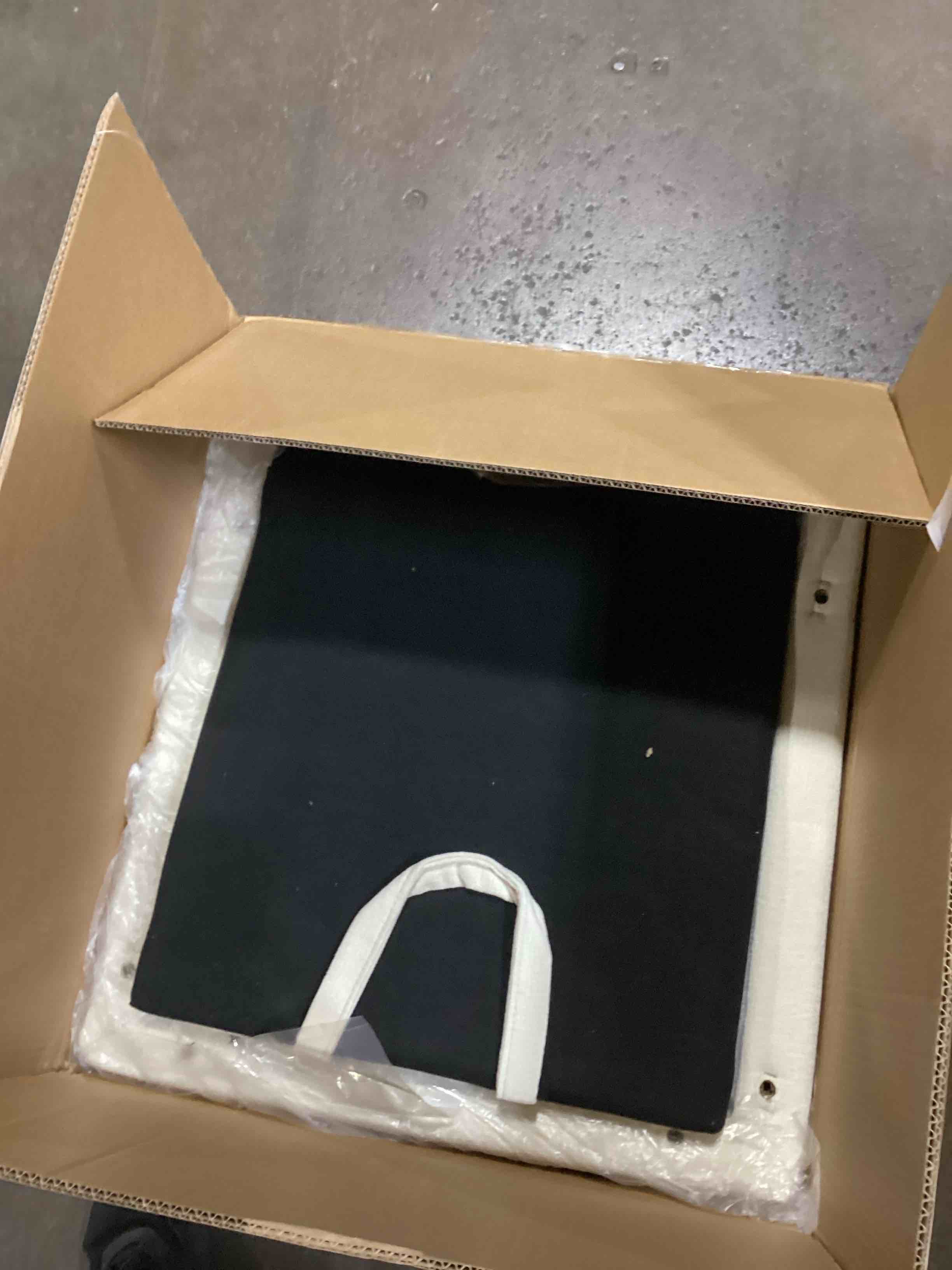 https://s3.amazonaws.com/lotting-images-prod/bidfta/PPE1494896_1740420360234.jpeg