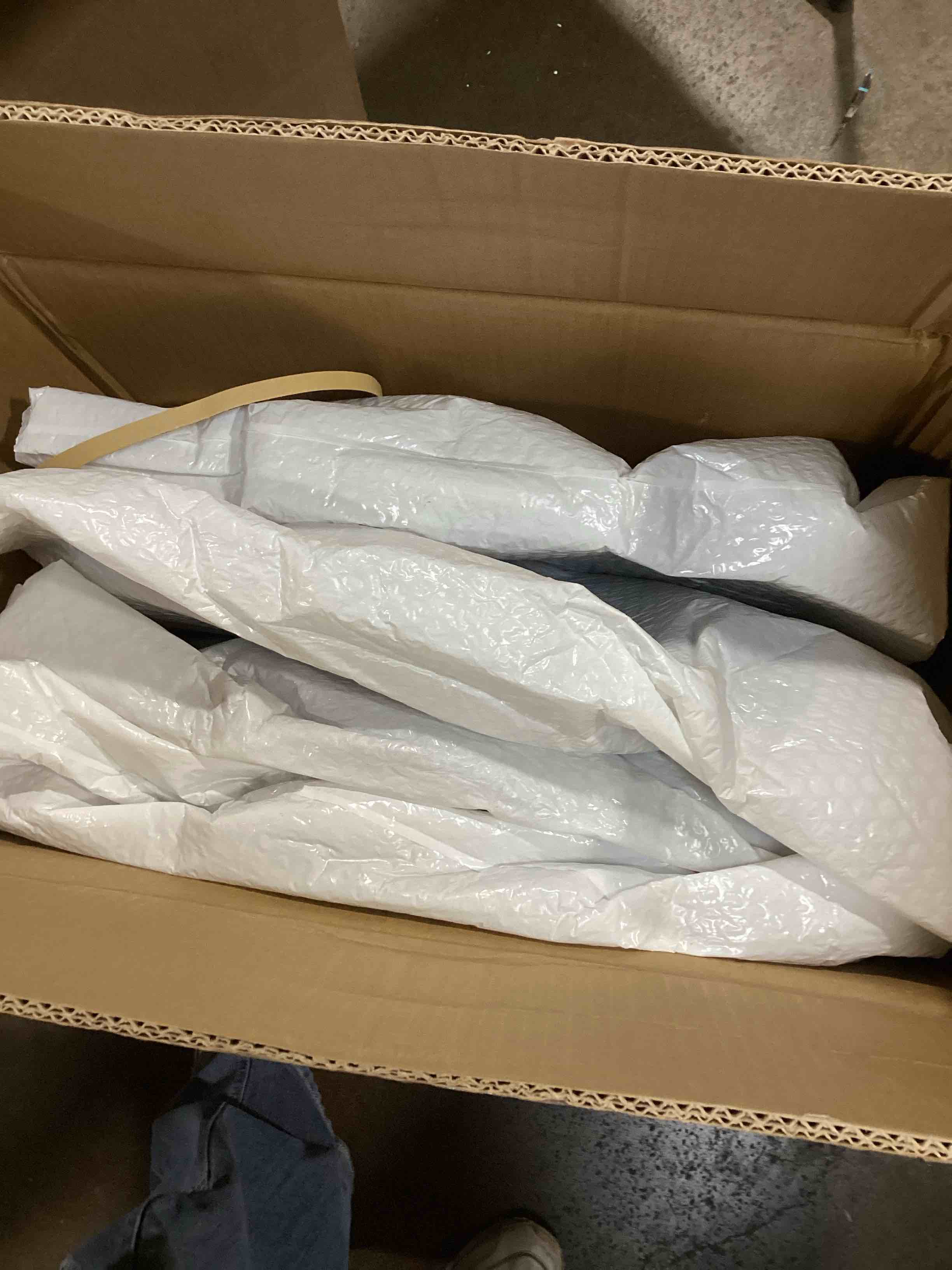 https://s3.amazonaws.com/lotting-images-prod/bidfta/PPE1496475_1736519229070.jpeg