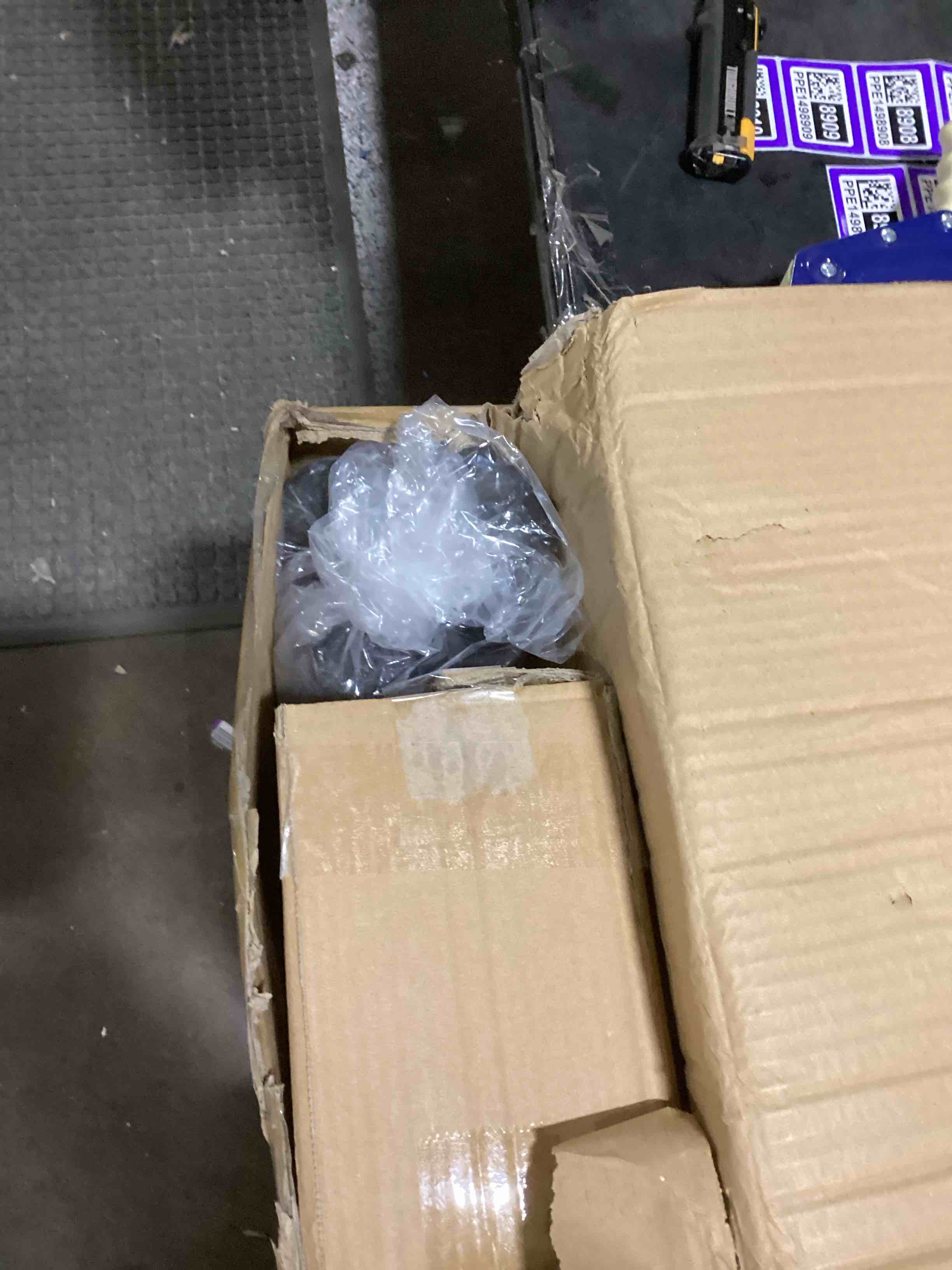 https://s3.amazonaws.com/lotting-images-prod/bidfta/PPE1498903_1736874679171.jpeg