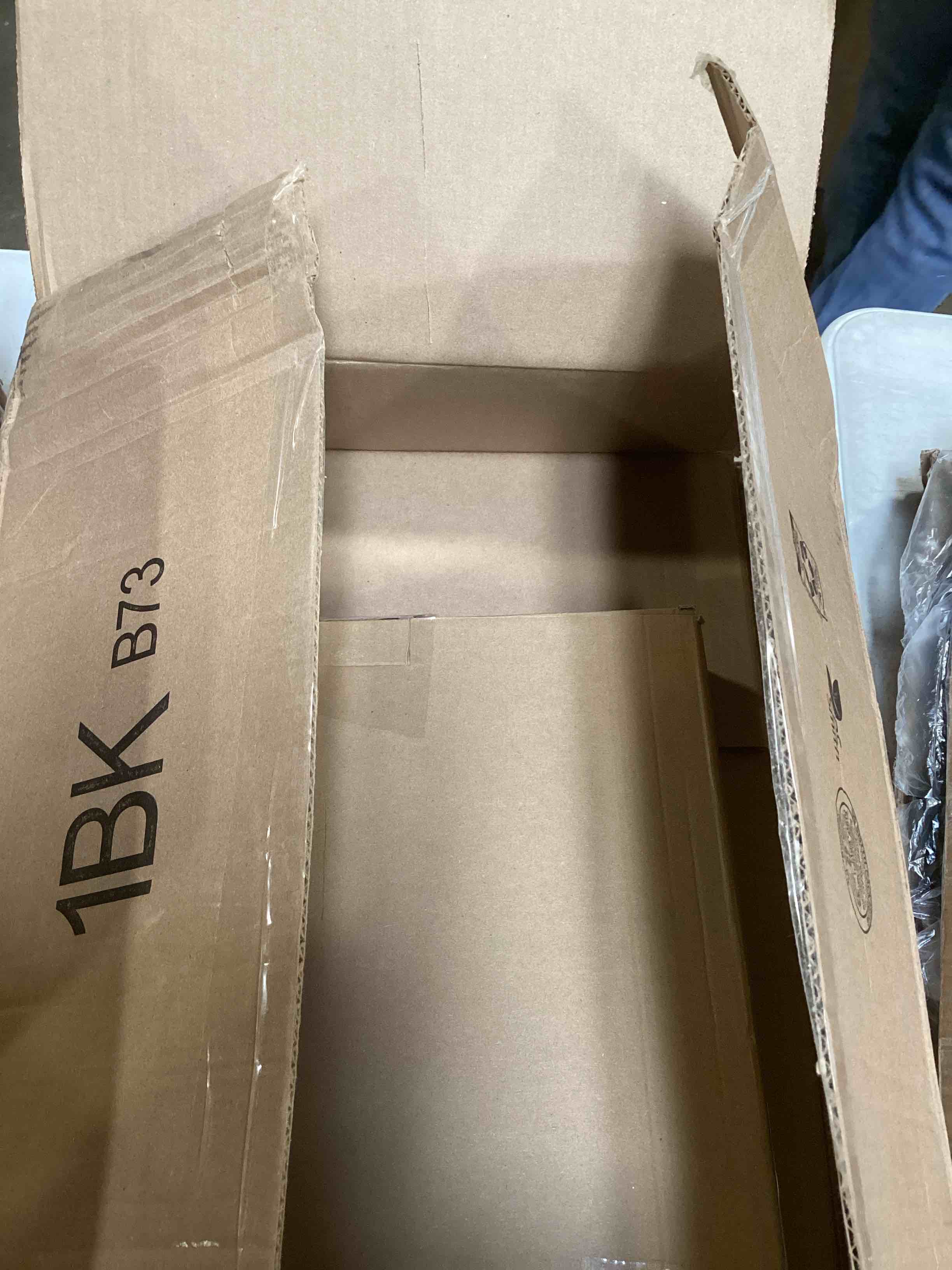 https://s3.amazonaws.com/lotting-images-prod/bidfta/PPE1499362_1737136507385.jpeg