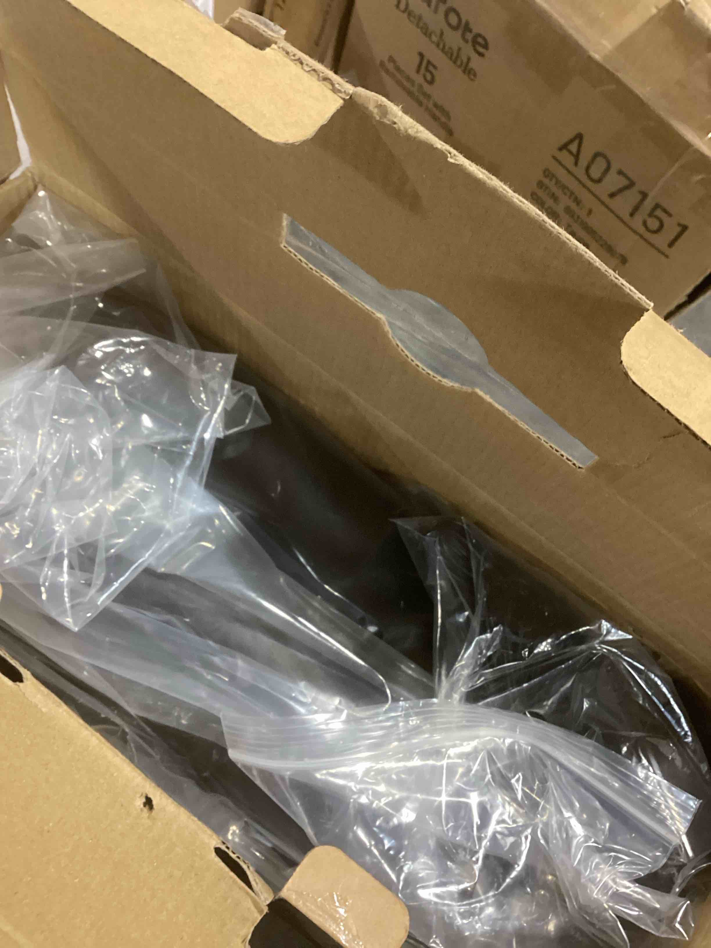 https://s3.amazonaws.com/lotting-images-prod/bidfta/PPE1500567_1738178688047.jpeg