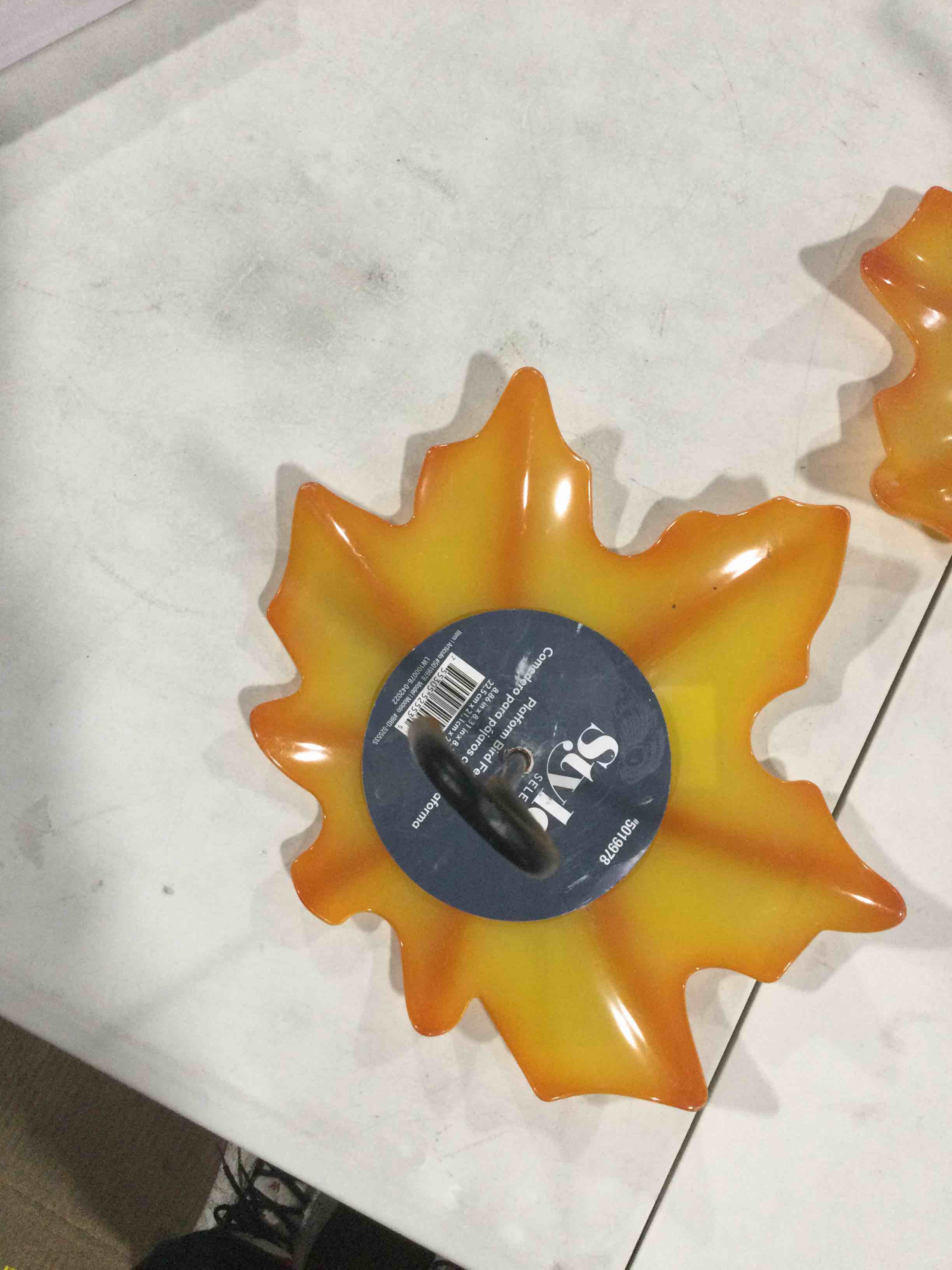 I/o leaf platform feeder