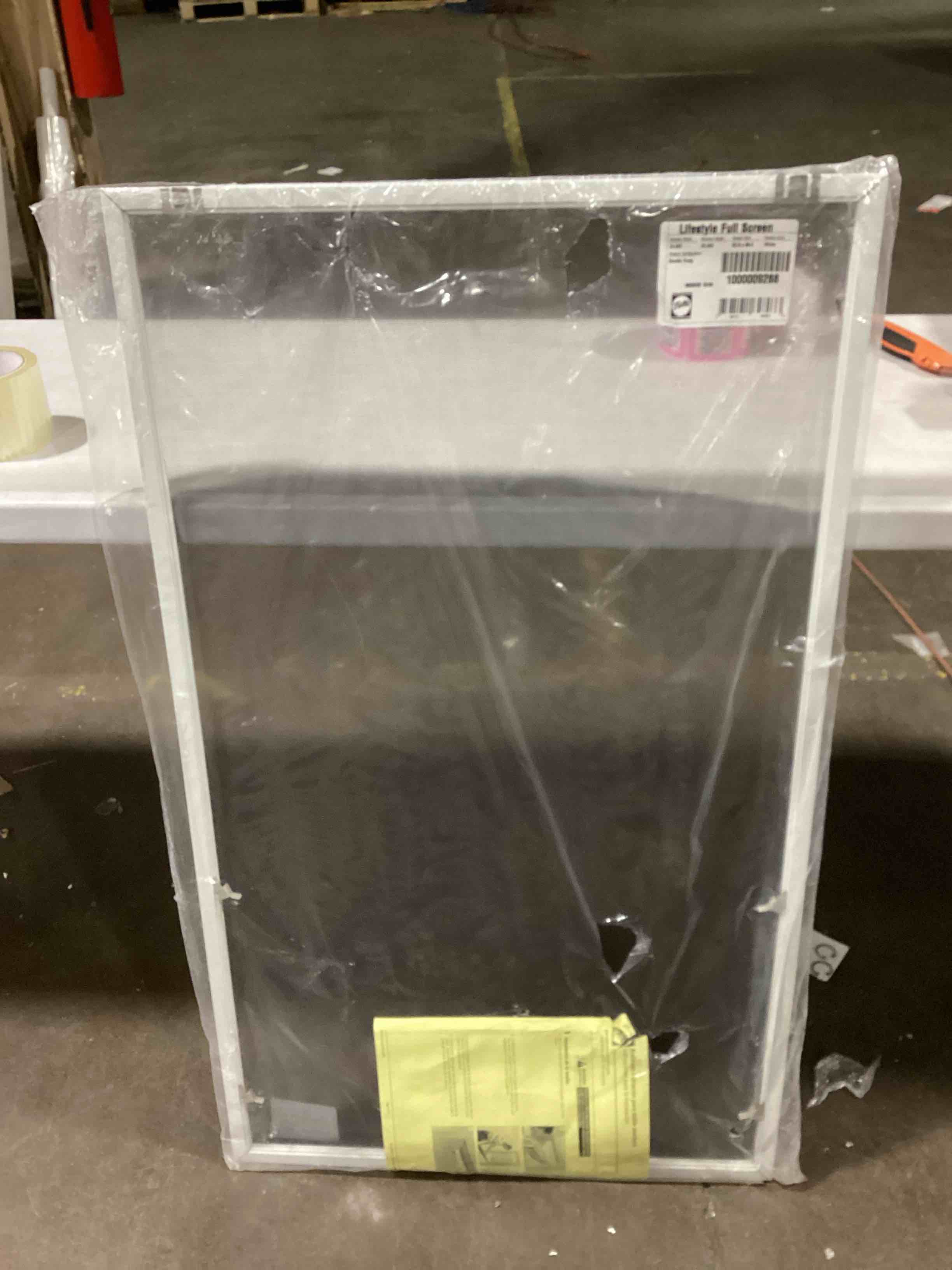 22.9x39.4 lifestyle full screen 