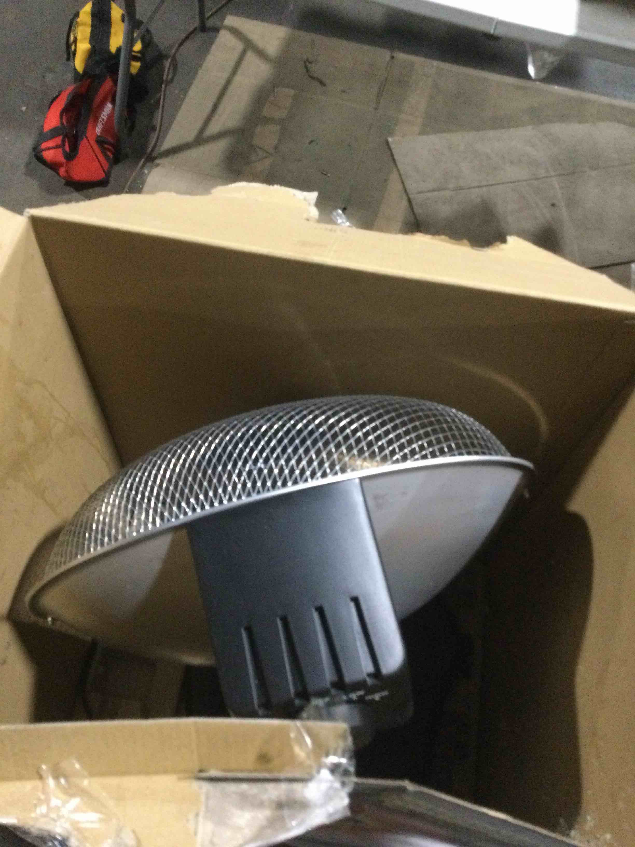 https://s3.amazonaws.com/lotting-images-prod/bidfta/PPE1503510_1738673141188.jpeg