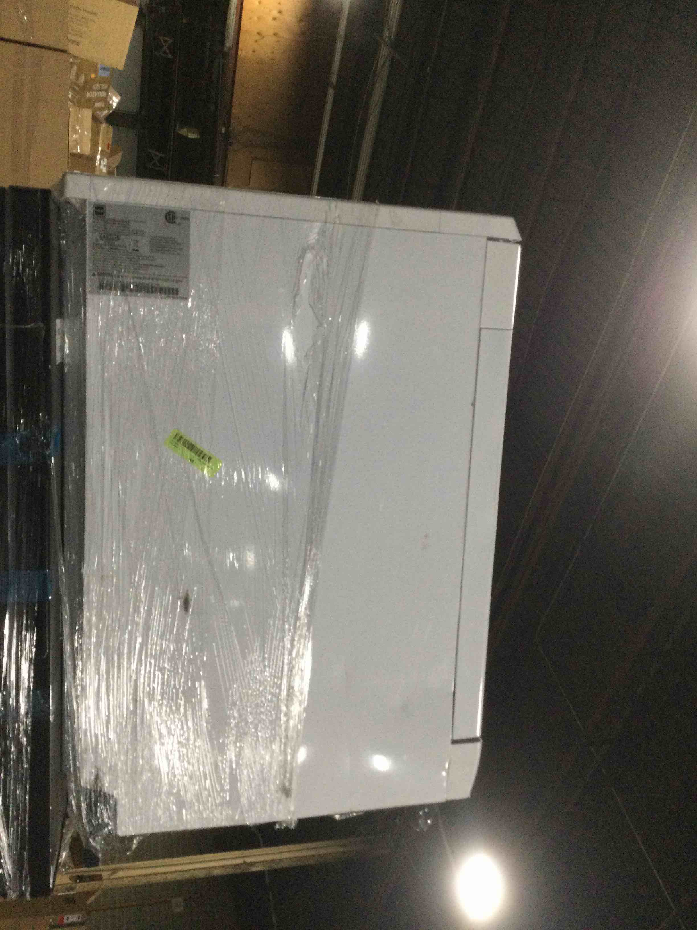 PORTABLE DISHWASHER ON WHEELS 18” WITH WORKTOP SPACE 8 PLACE-SETTING CAPACITY STAINLESS STEEL WITH FAUCET CONNECT BLACK+DECKER