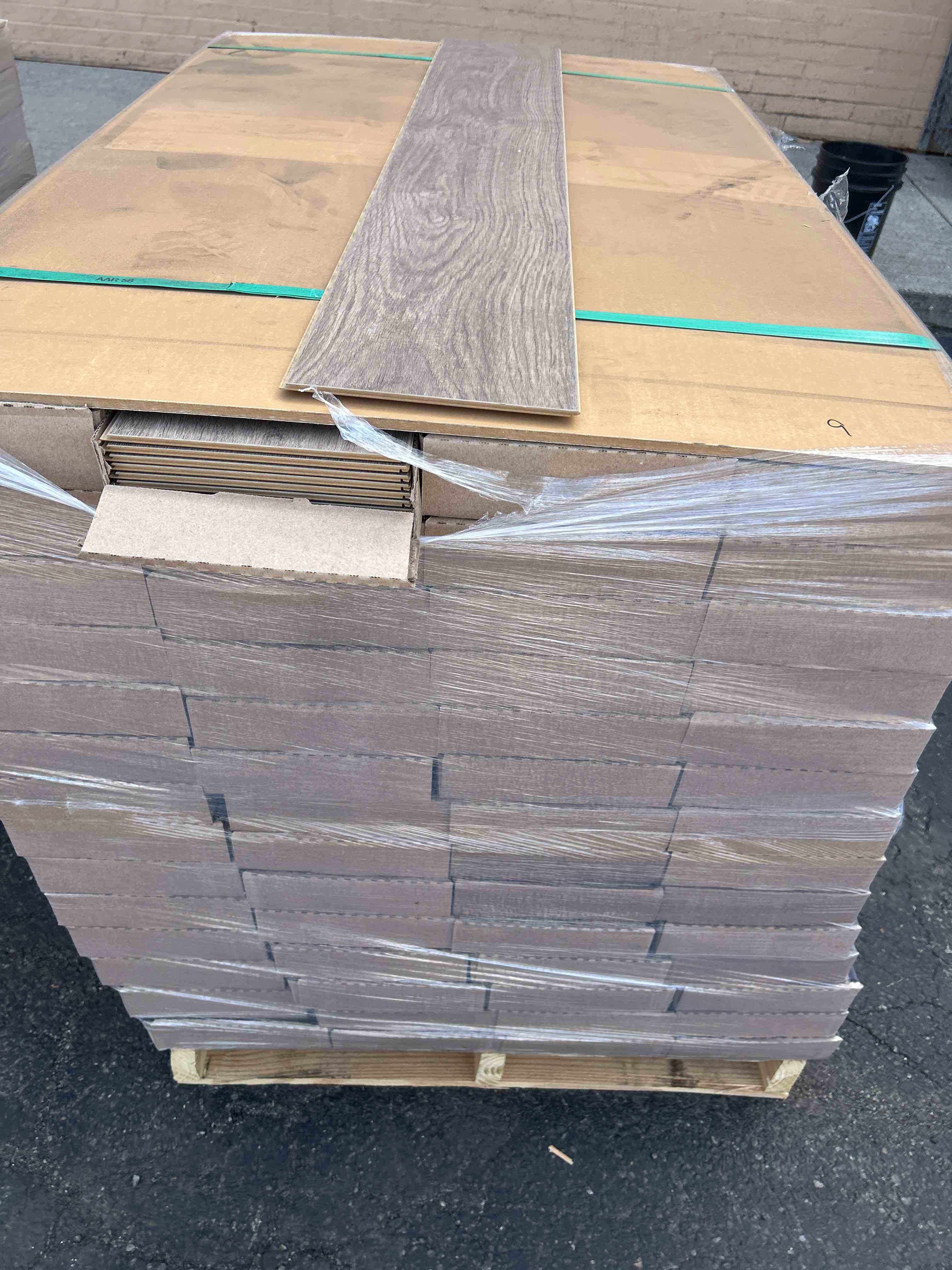 https://s3.amazonaws.com/lotting-images-prod/bidfta/PPE1506990_1745335215537.jpeg