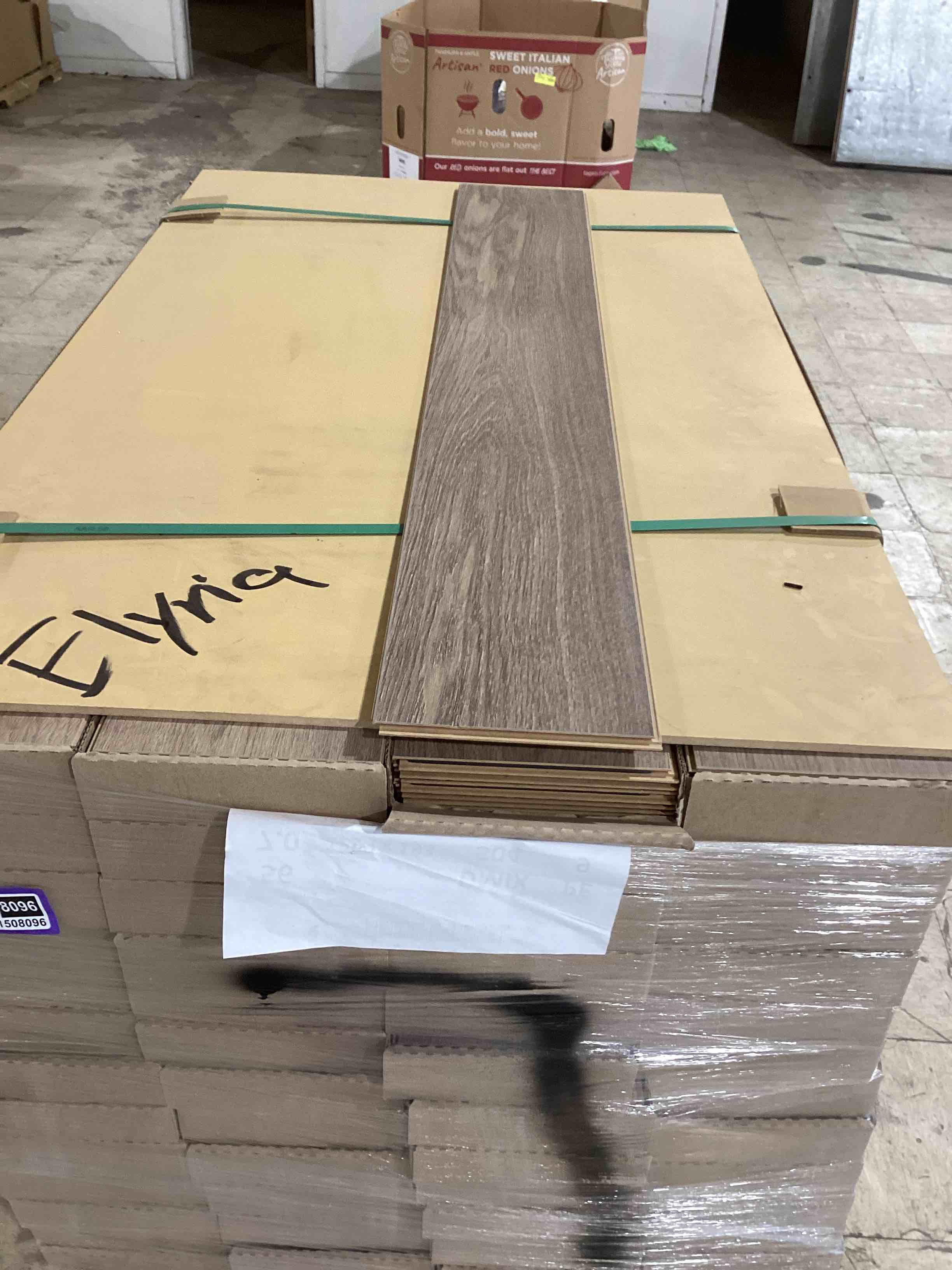 https://s3.amazonaws.com/lotting-images-prod/bidfta/PPE1508342_1746905344922.jpeg