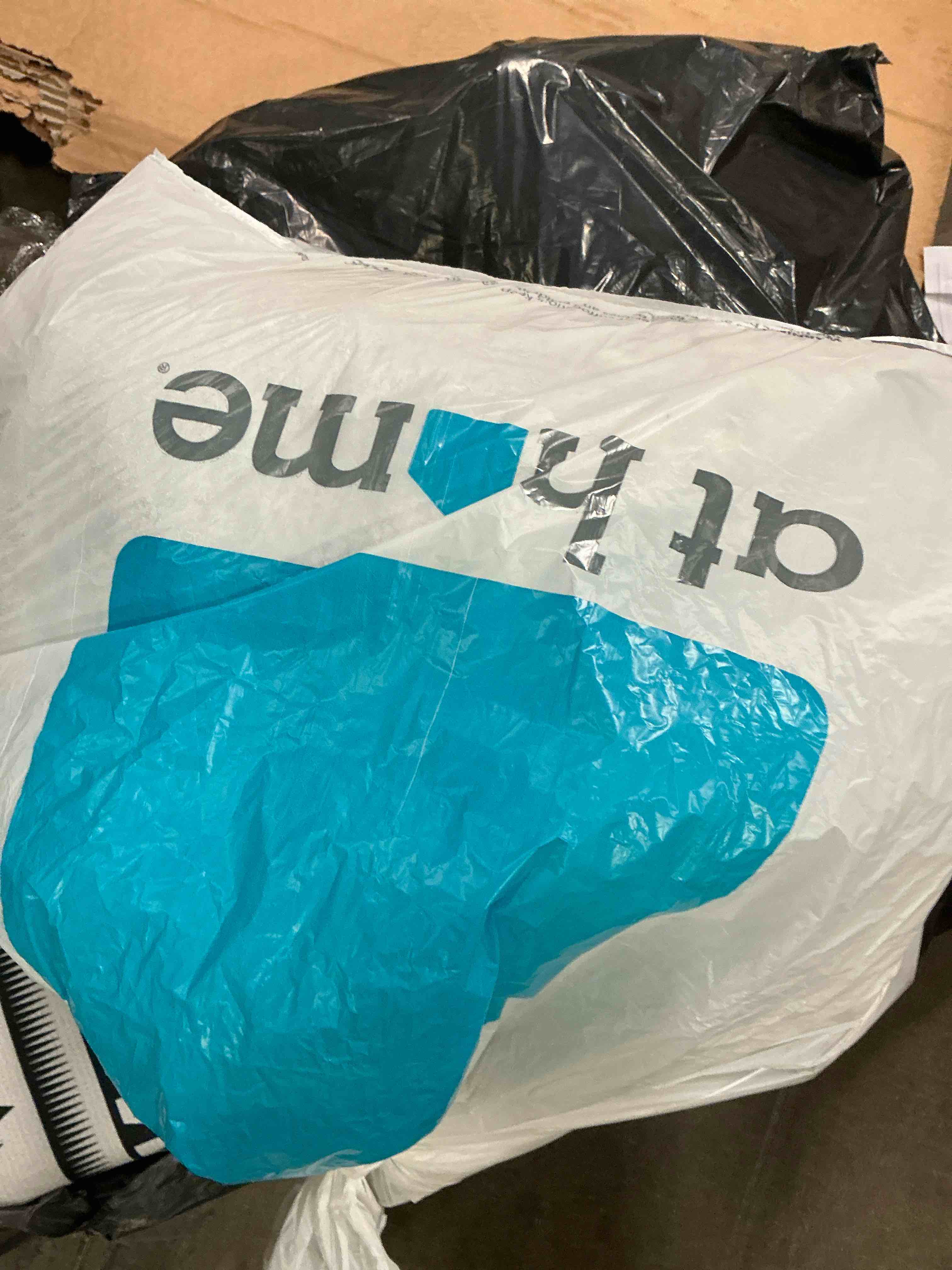 https://s3.amazonaws.com/lotting-images-prod/bidfta/PPE1515542_1752588295328.jpeg