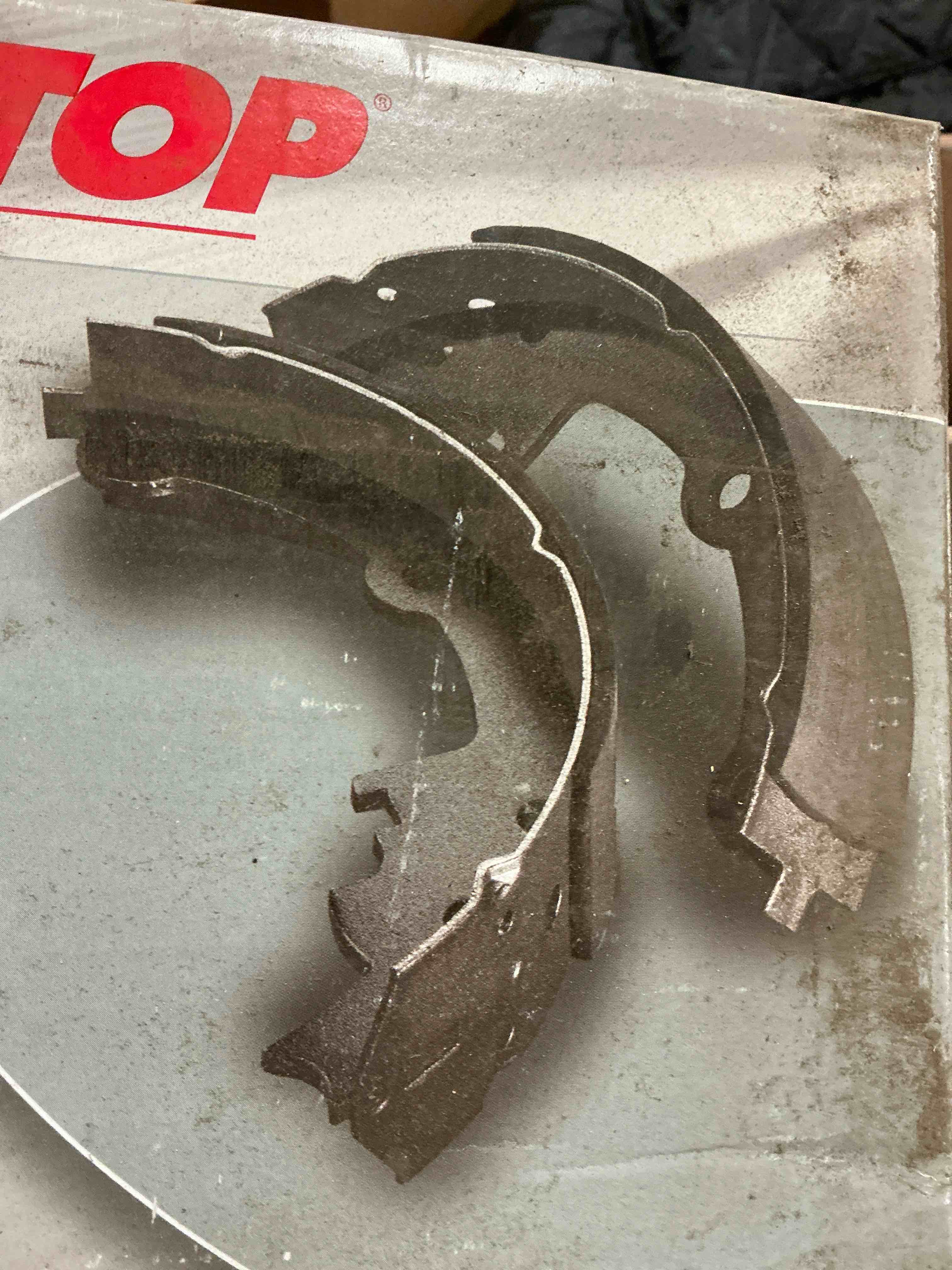 PROSTOP® BRAKE SHOLE BANDAS DE FRENOS • Required hardware included Incluye las herramientas requeridas • Safe, sure stopping power Seguro, fuerza de parada segura • 100% Asbestos free 100% libres de asbestos ZN: