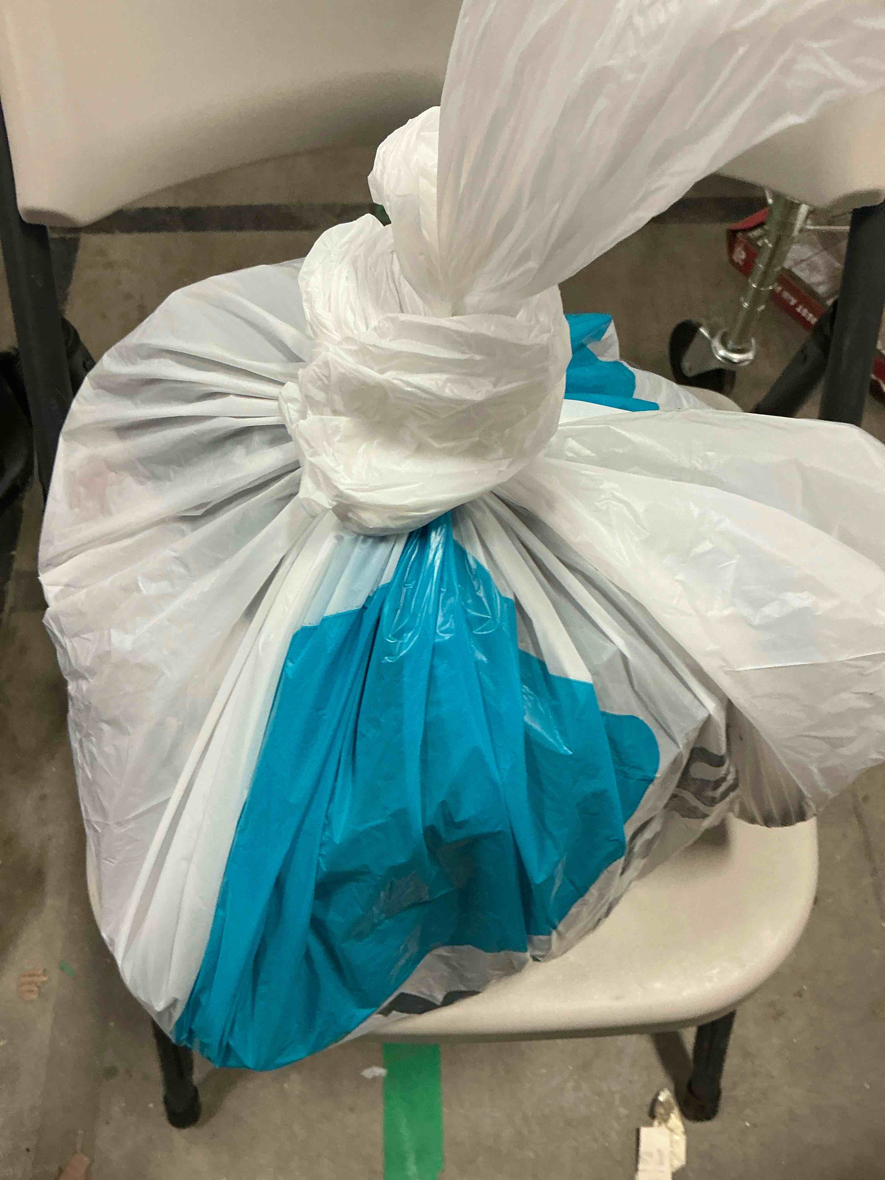 https://s3.amazonaws.com/lotting-images-prod/bidfta/PPE1515963_1753727523432.jpeg
