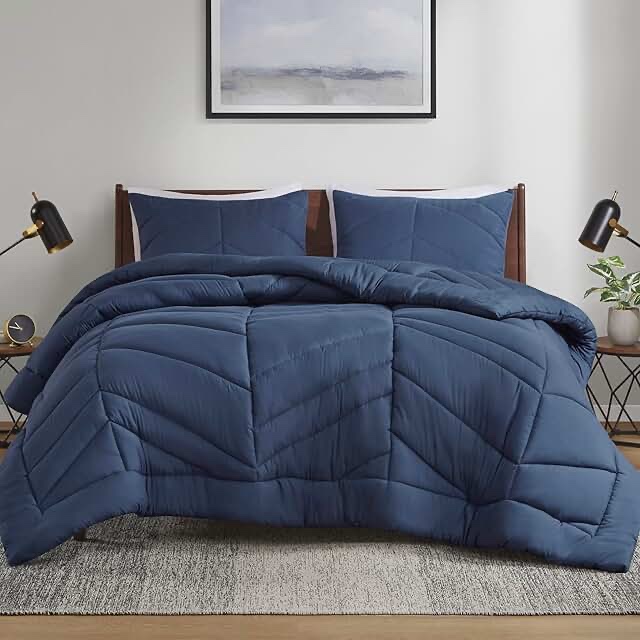 Intelligent Design Queen Comforter Set, Puffy Chevron Quilted, Overfilled Comforter for a Queen-Size Bed, All Season Down Alternative Comforters Lofty, Matching Sham, Remy, Full/Queen Navy 3 Piece