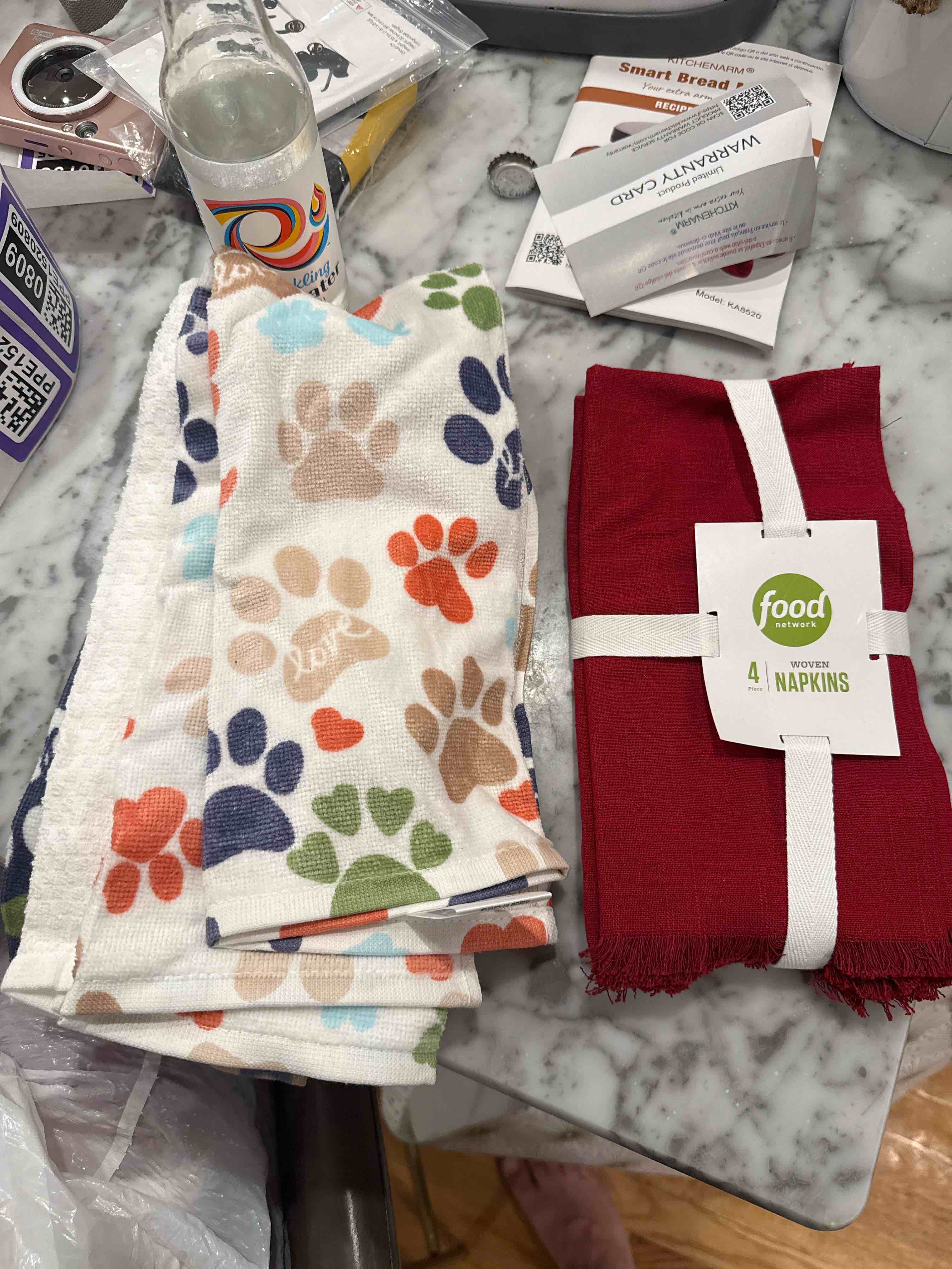 lot of napkins and towels 