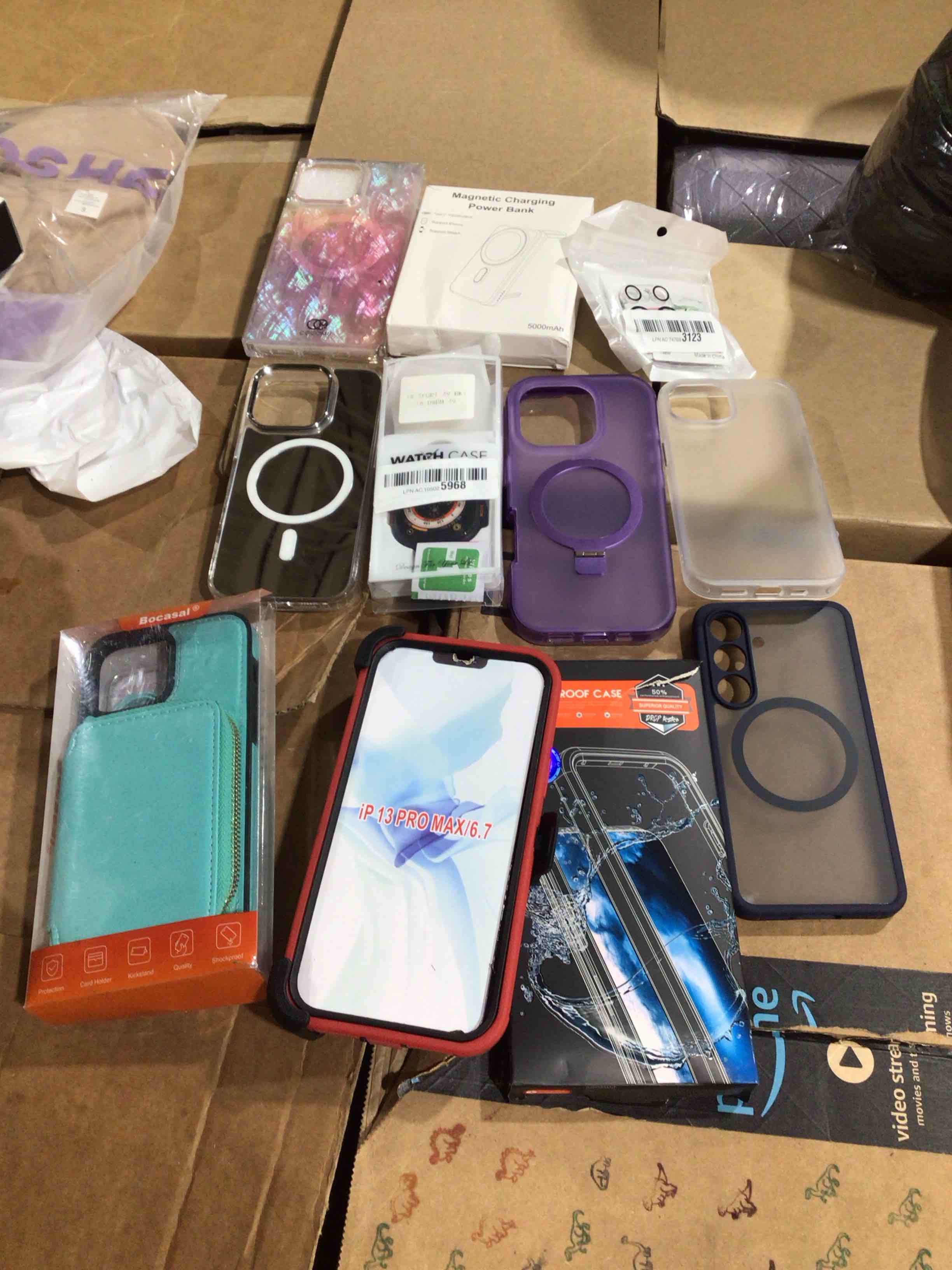 ASSORTED: Phone cases I don't know the models and some accessories - NOT REFUNDABLE 
