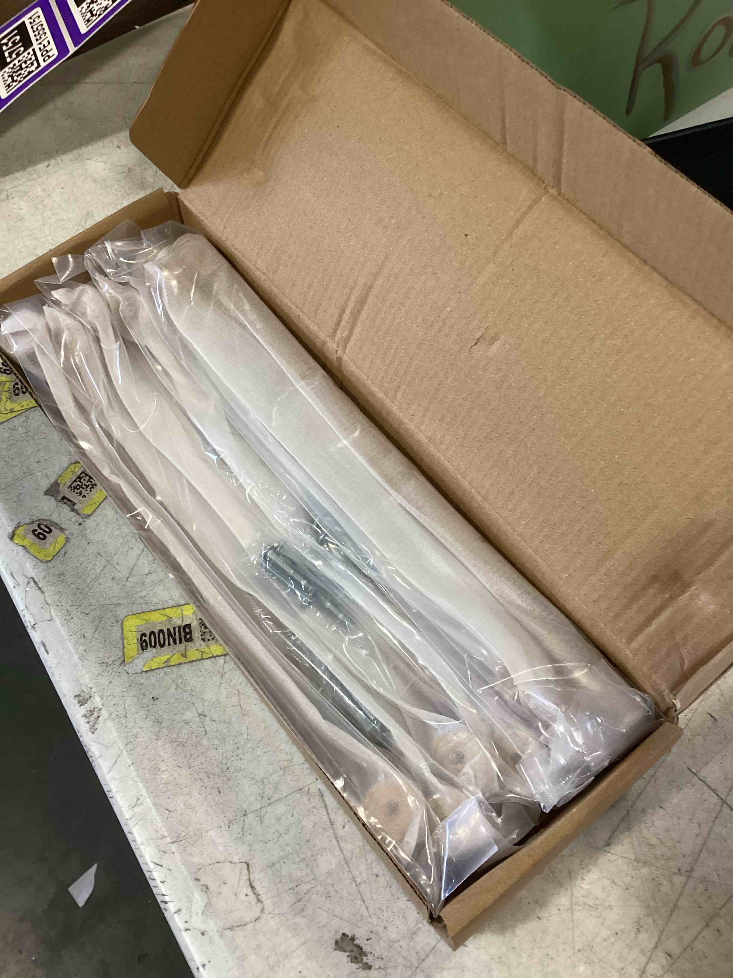 https://s3.amazonaws.com/lotting-images-prod/bidfta/PPE1555740_1733256836427.jpeg