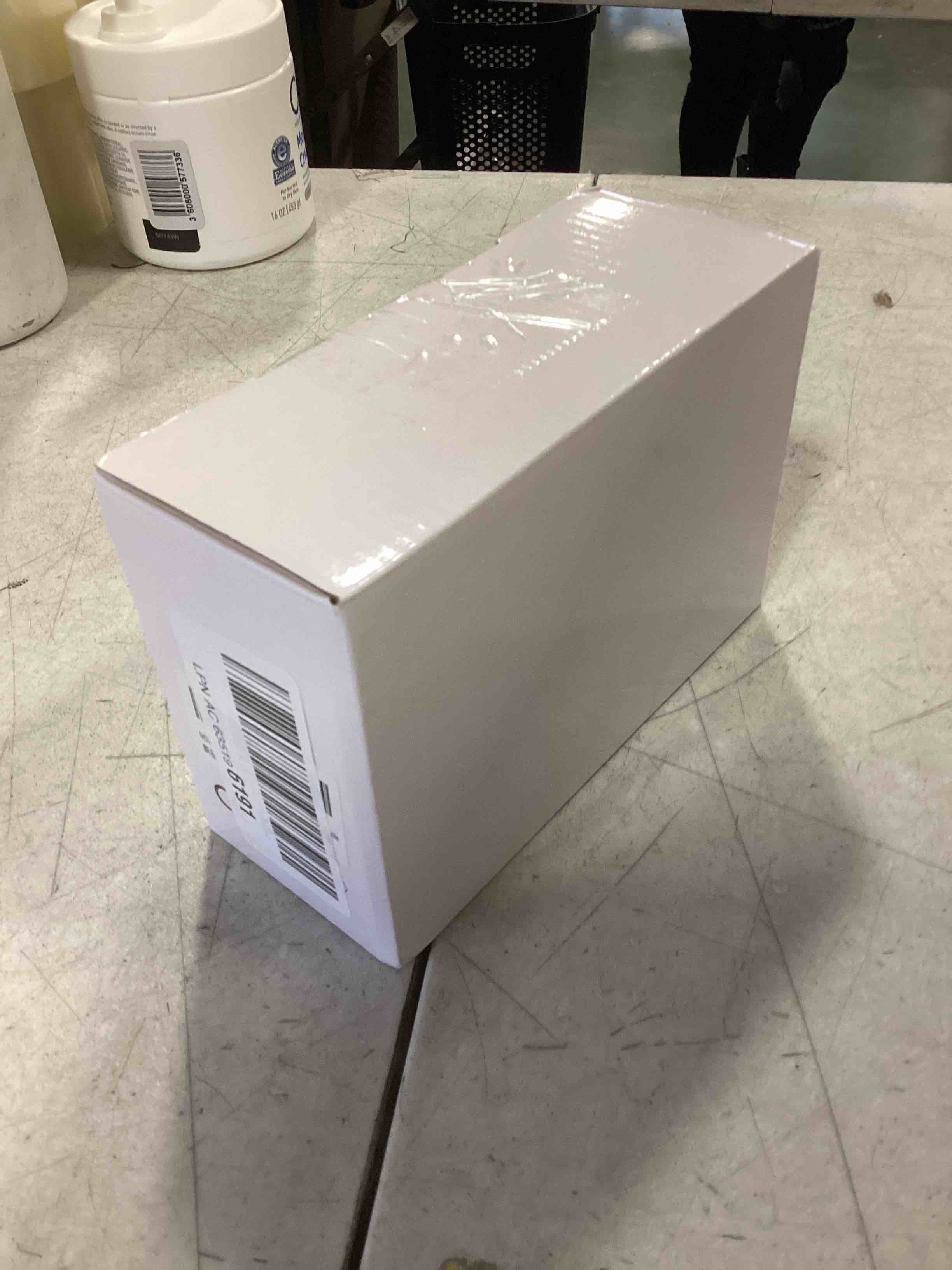 https://s3.amazonaws.com/lotting-images-prod/bidfta/PPE1555815_1733321900429.jpeg