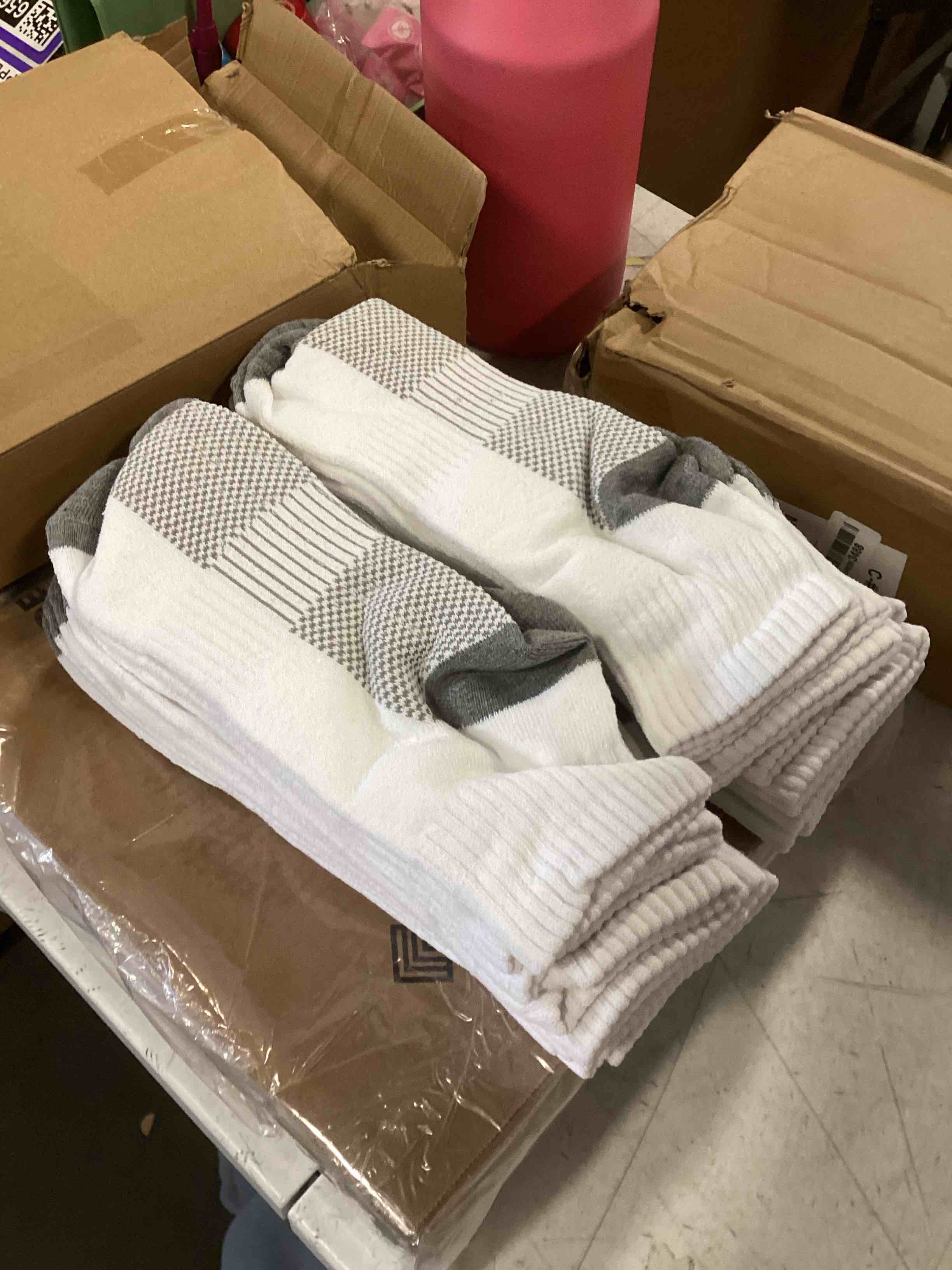 https://s3.amazonaws.com/lotting-images-prod/bidfta/PPE1556558_1733759354862.jpeg