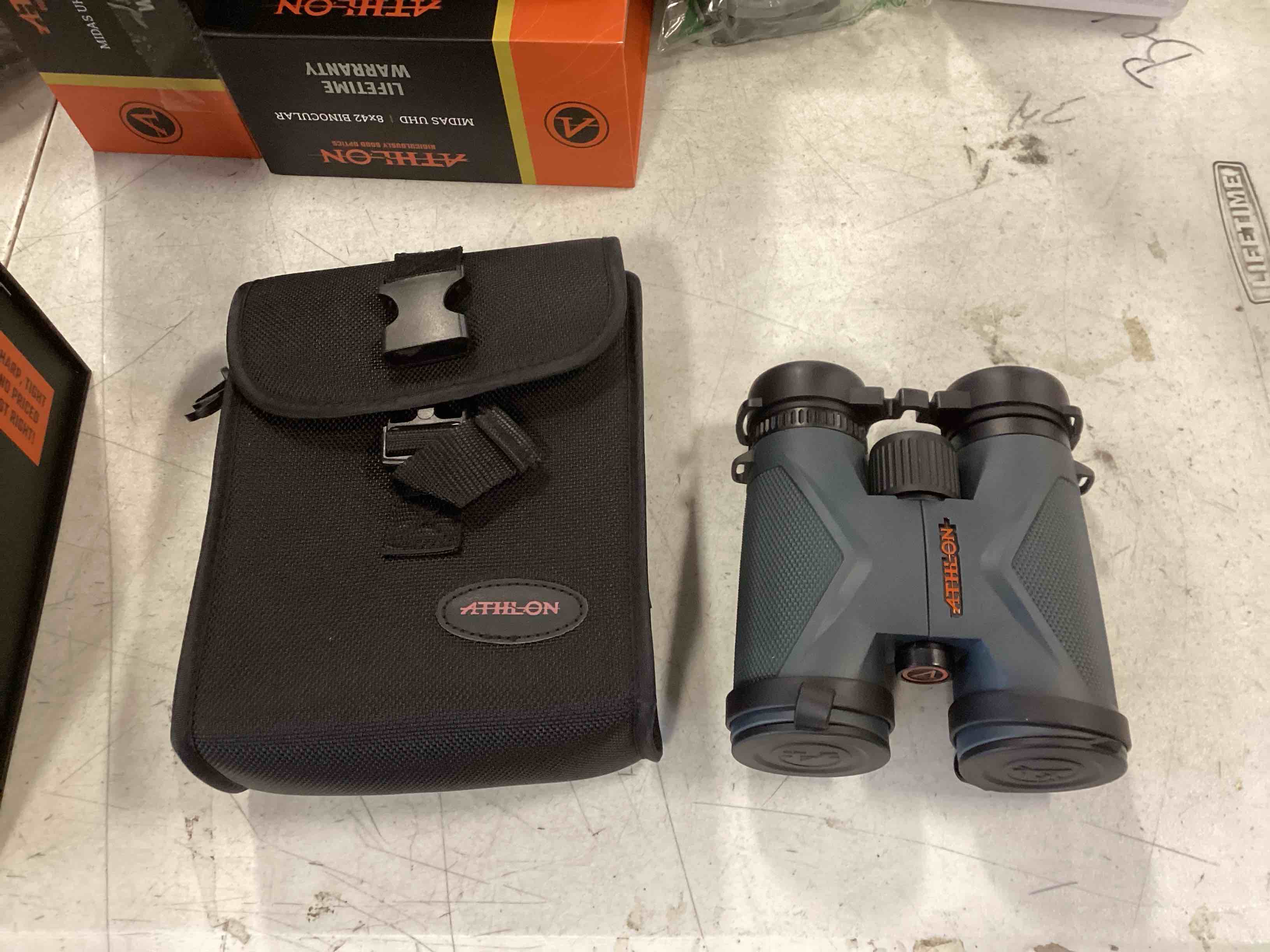 https://s3.amazonaws.com/lotting-images-prod/bidfta/PPE1557130_1733942086032.jpeg