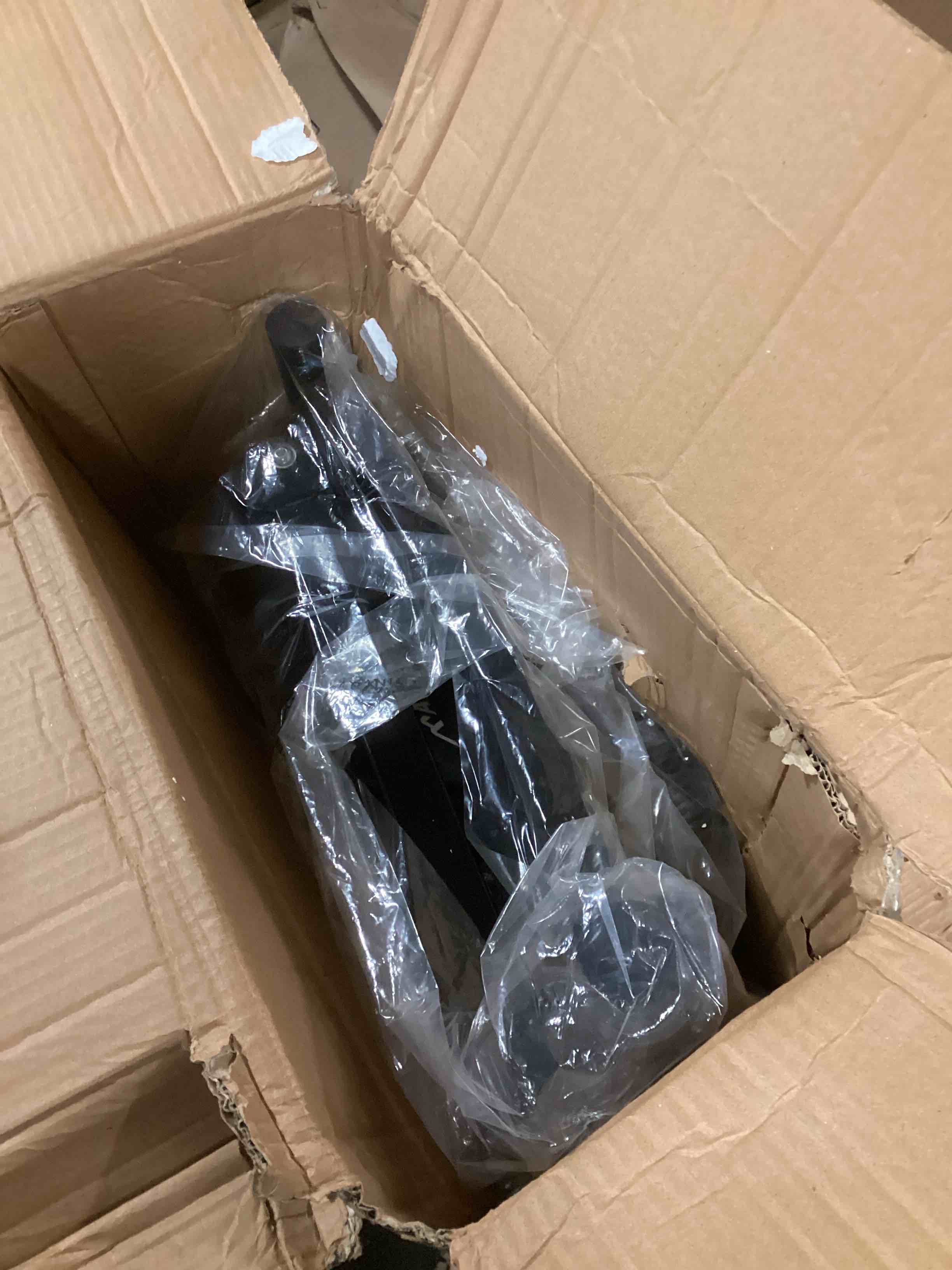 https://s3.amazonaws.com/lotting-images-prod/bidfta/PPE1557575_1734360587055.jpeg