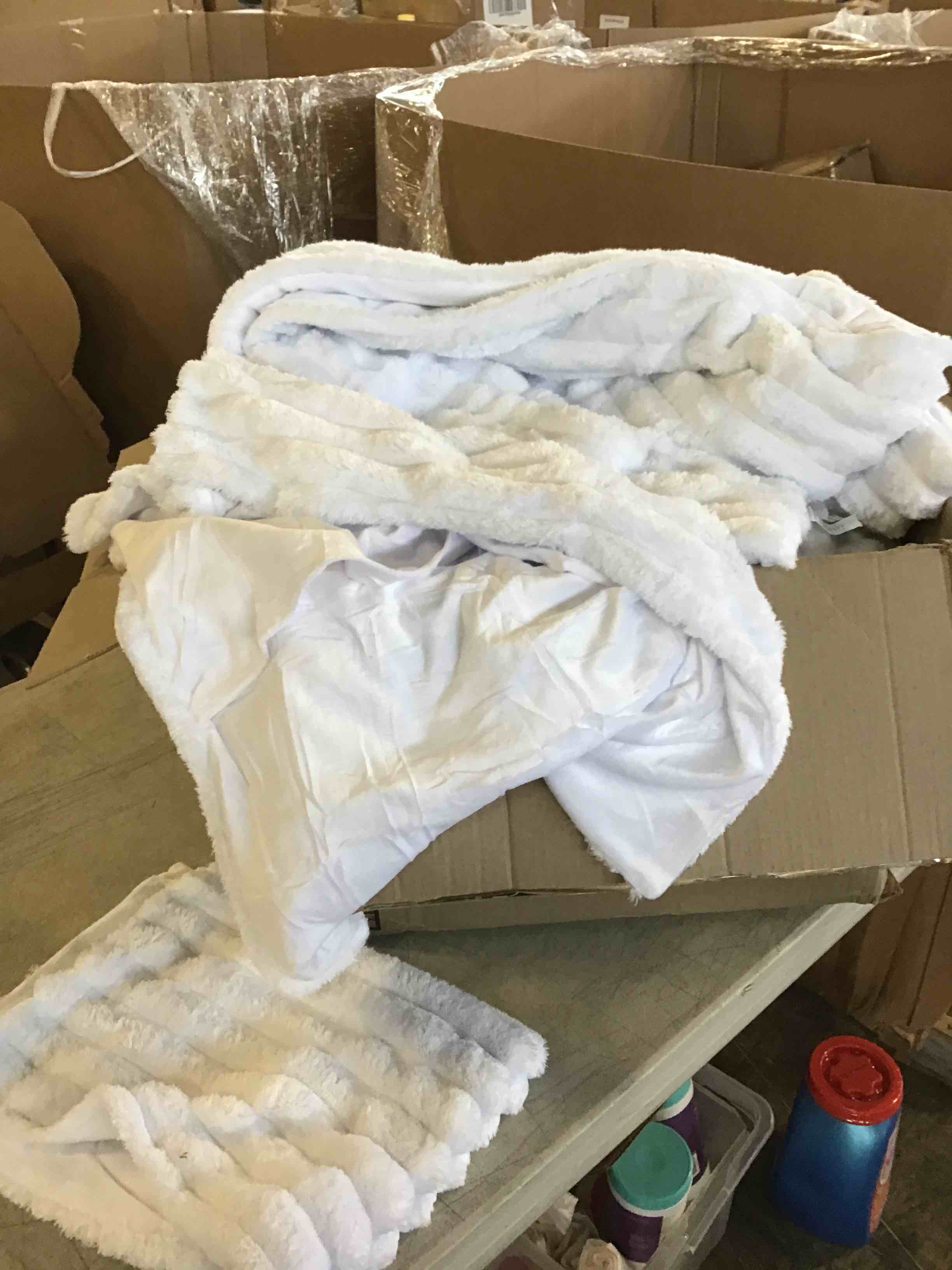 https://s3.amazonaws.com/lotting-images-prod/bidfta/PPE1560278_1734962336881.jpeg