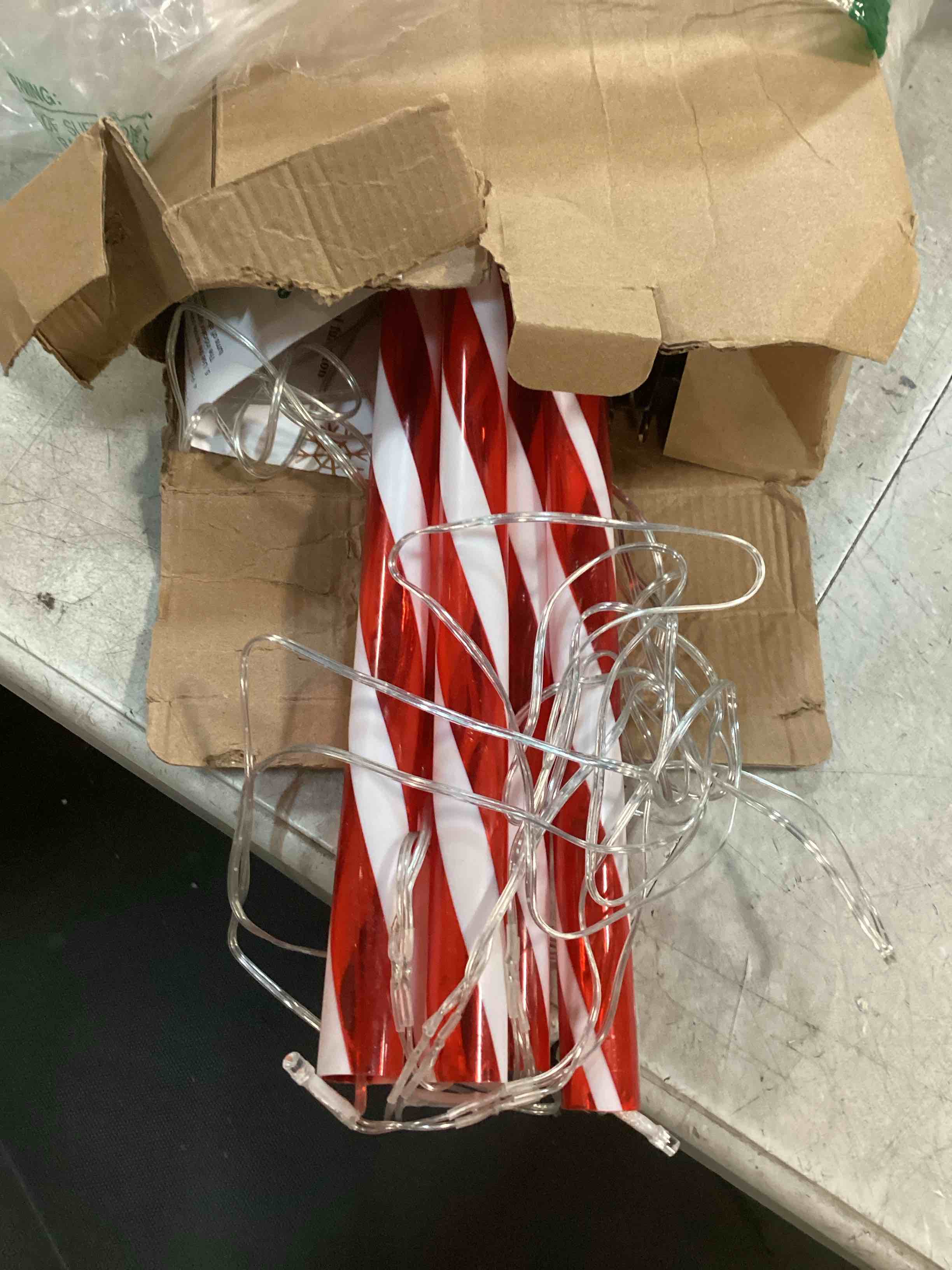 https://s3.amazonaws.com/lotting-images-prod/bidfta/PPE1563378_1735623362577.jpeg