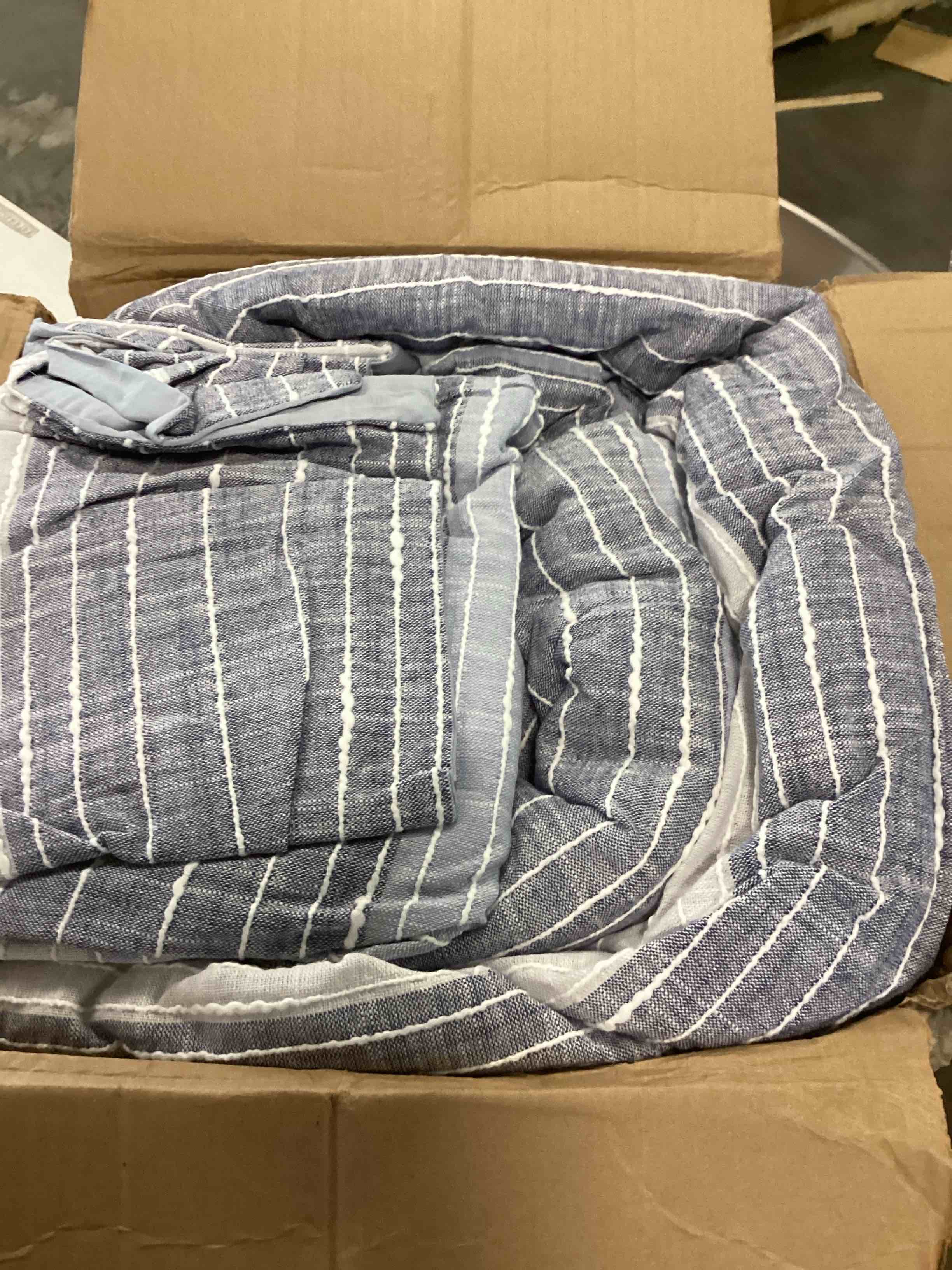 https://s3.amazonaws.com/lotting-images-prod/bidfta/PPE1565969_1736782919330.jpeg