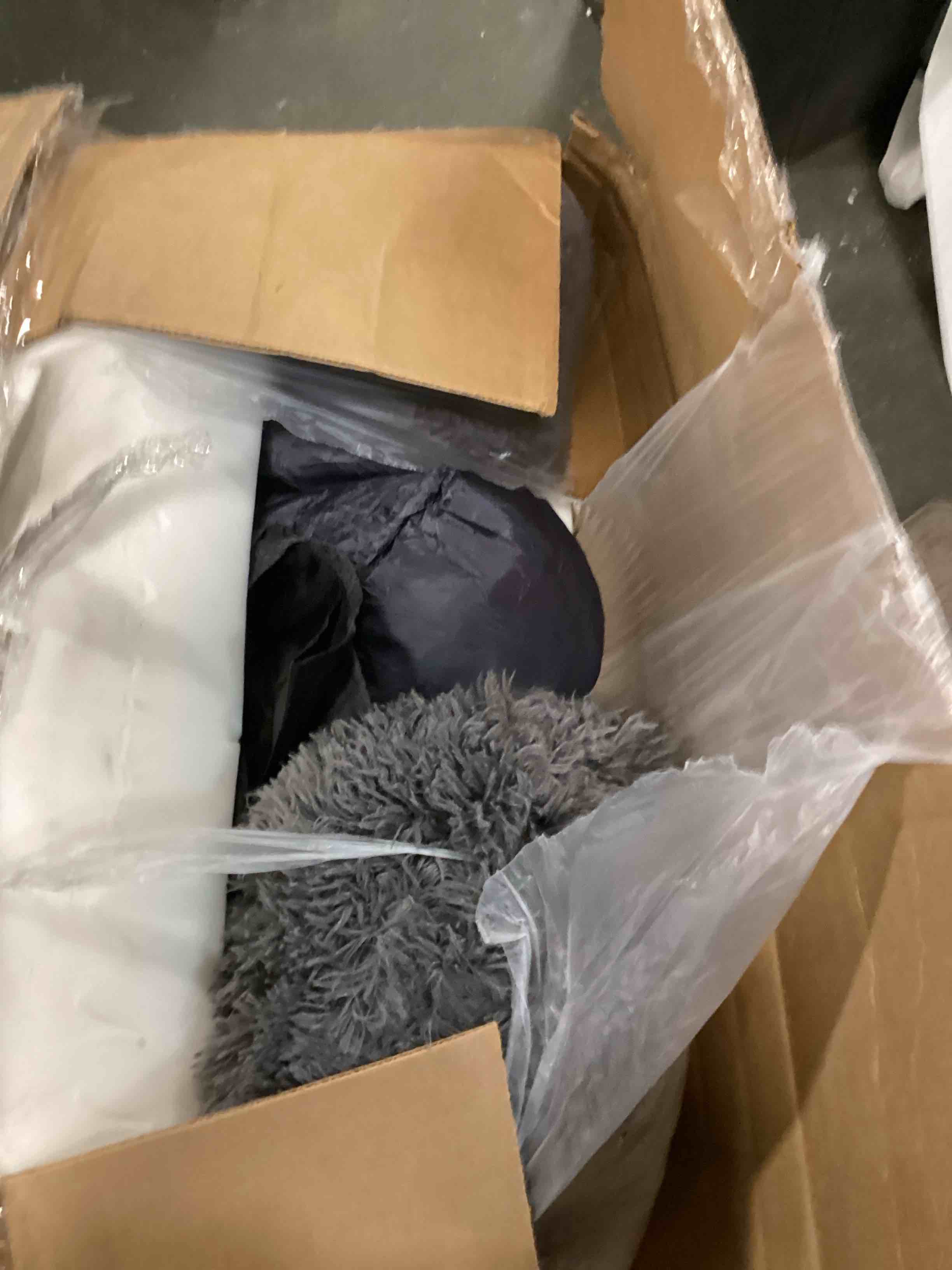 https://s3.amazonaws.com/lotting-images-prod/bidfta/PPE1566507_1737061324562.jpeg