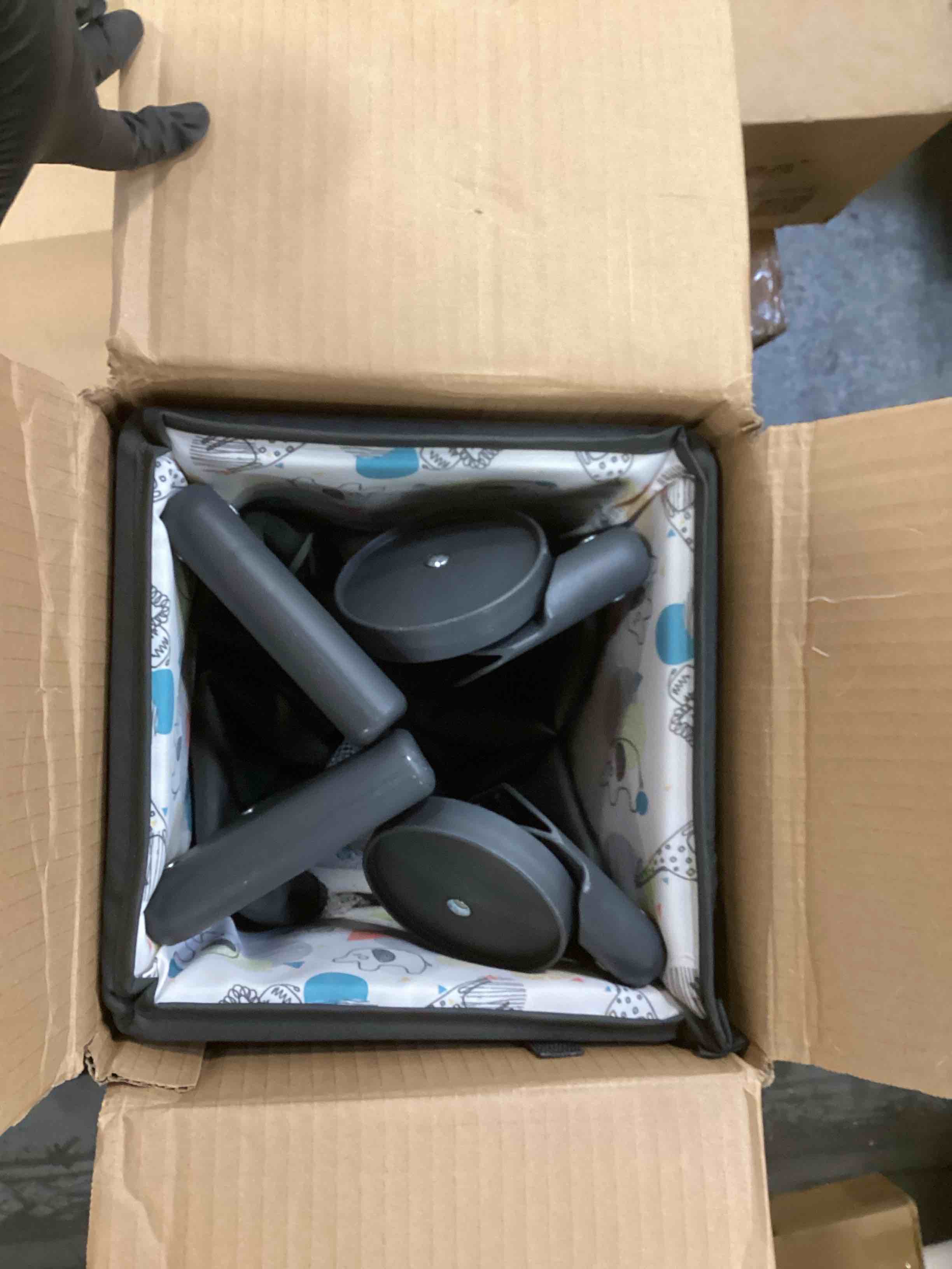 https://s3.amazonaws.com/lotting-images-prod/bidfta/PPE1567432_1733407983302.jpeg