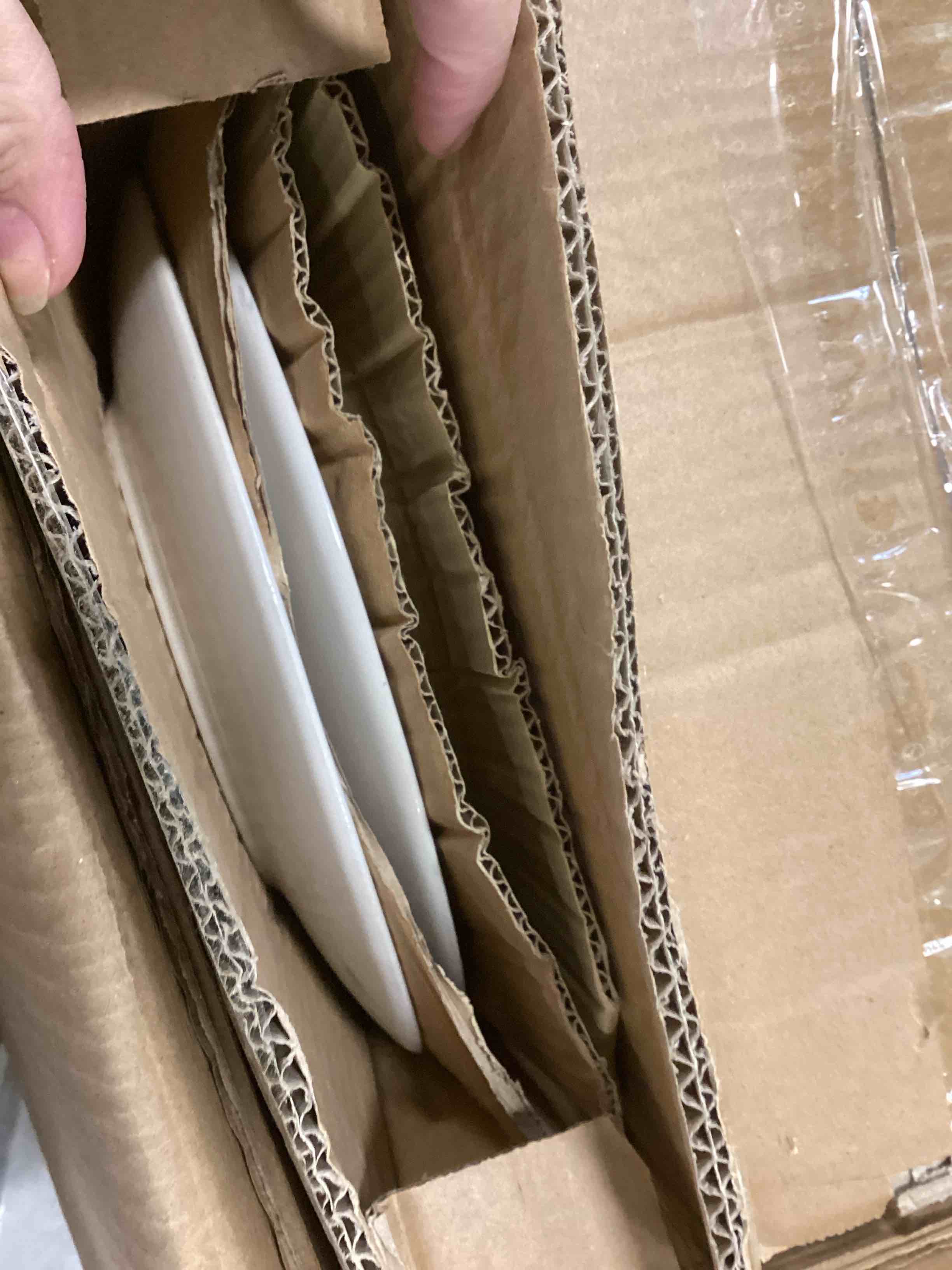 https://s3.amazonaws.com/lotting-images-prod/bidfta/PPE1568021_1733768422992.jpeg