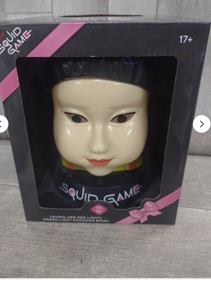 Netflix NTFX SGSCPPB Squid Game Young-Hee Light up Eyes - Red Light, Green