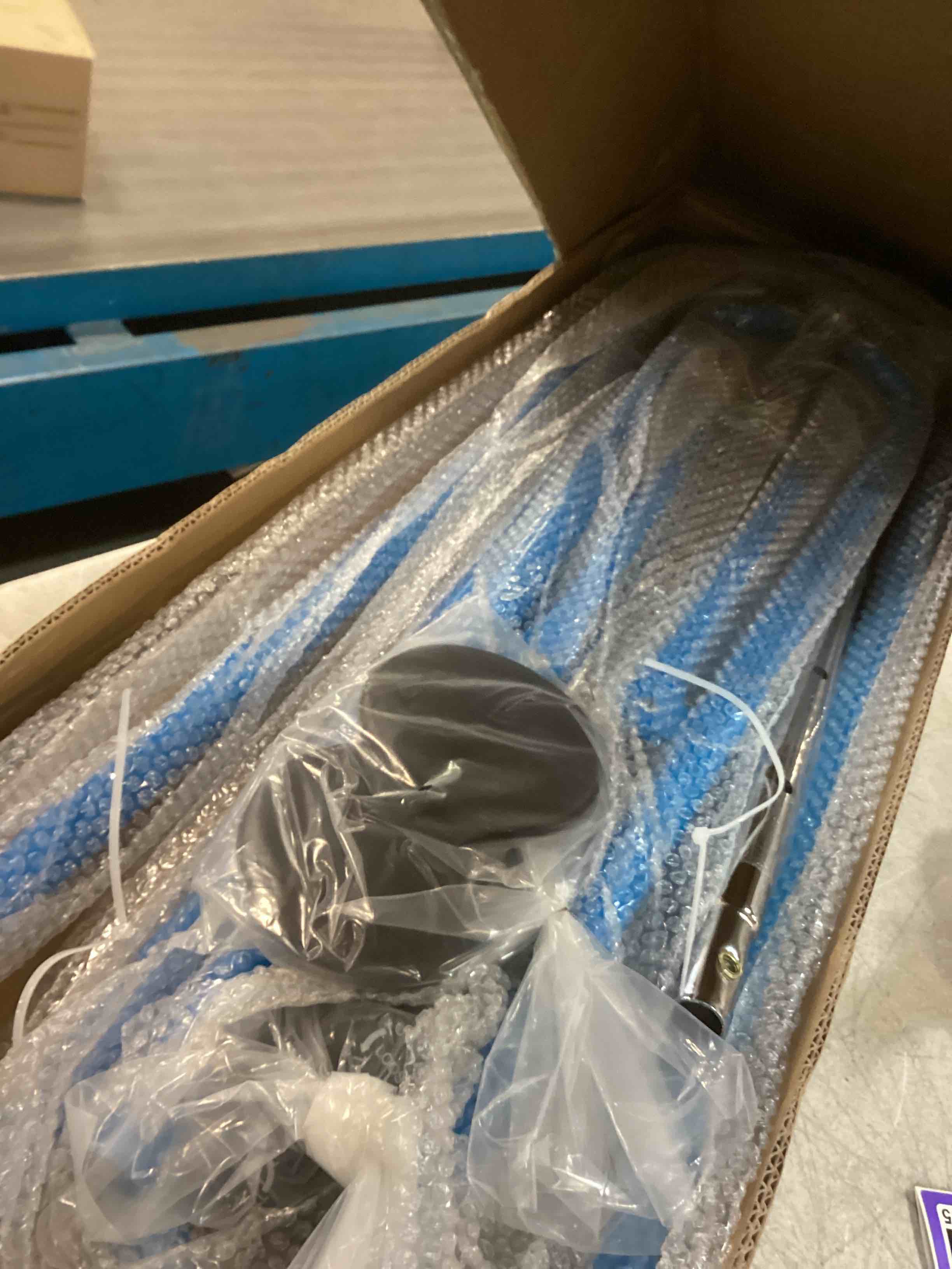 https://s3.amazonaws.com/lotting-images-prod/bidfta/PPE1570695_1734184440184.jpeg