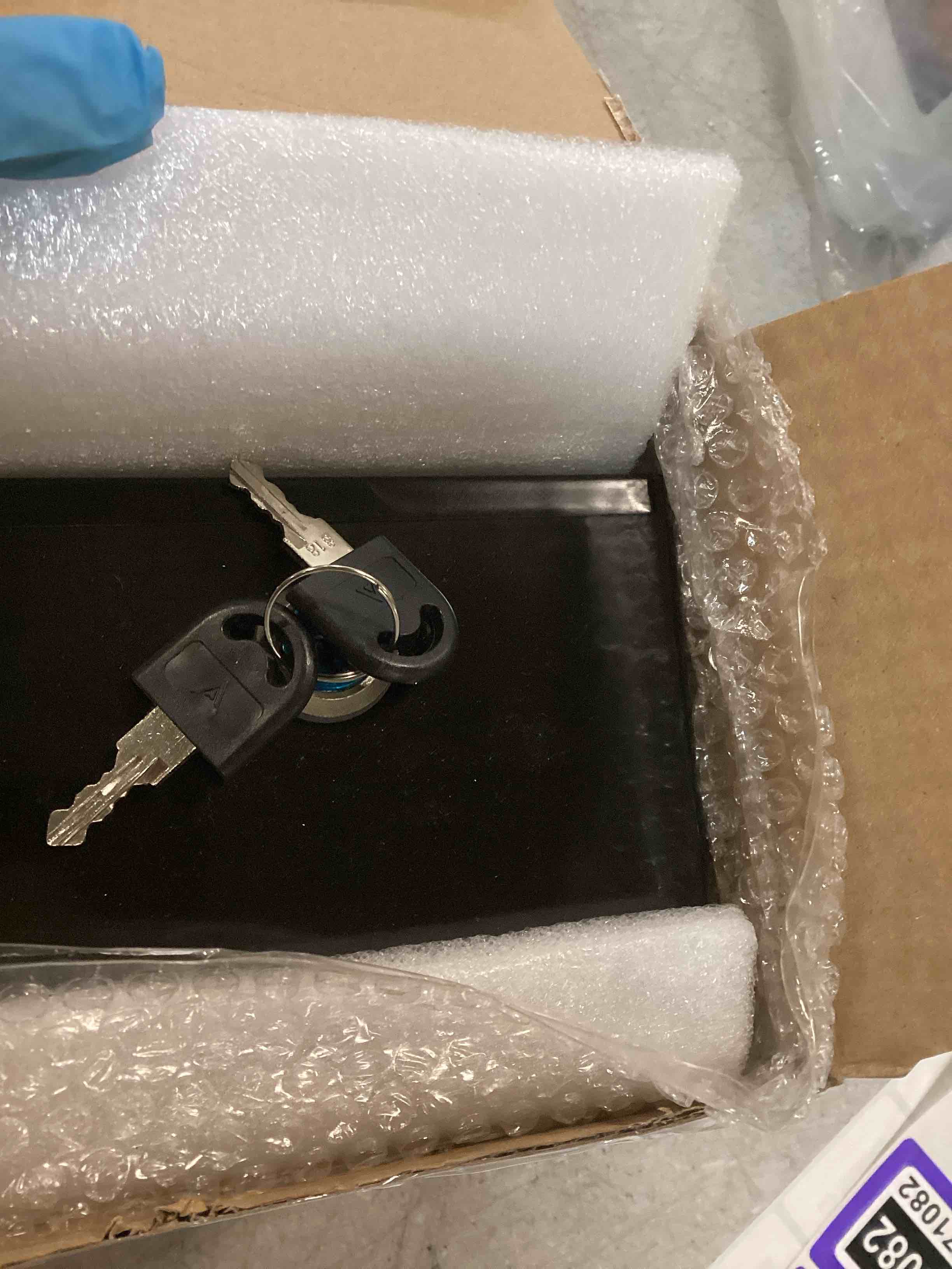 https://s3.amazonaws.com/lotting-images-prod/bidfta/PPE1571082_1734443892514.jpeg