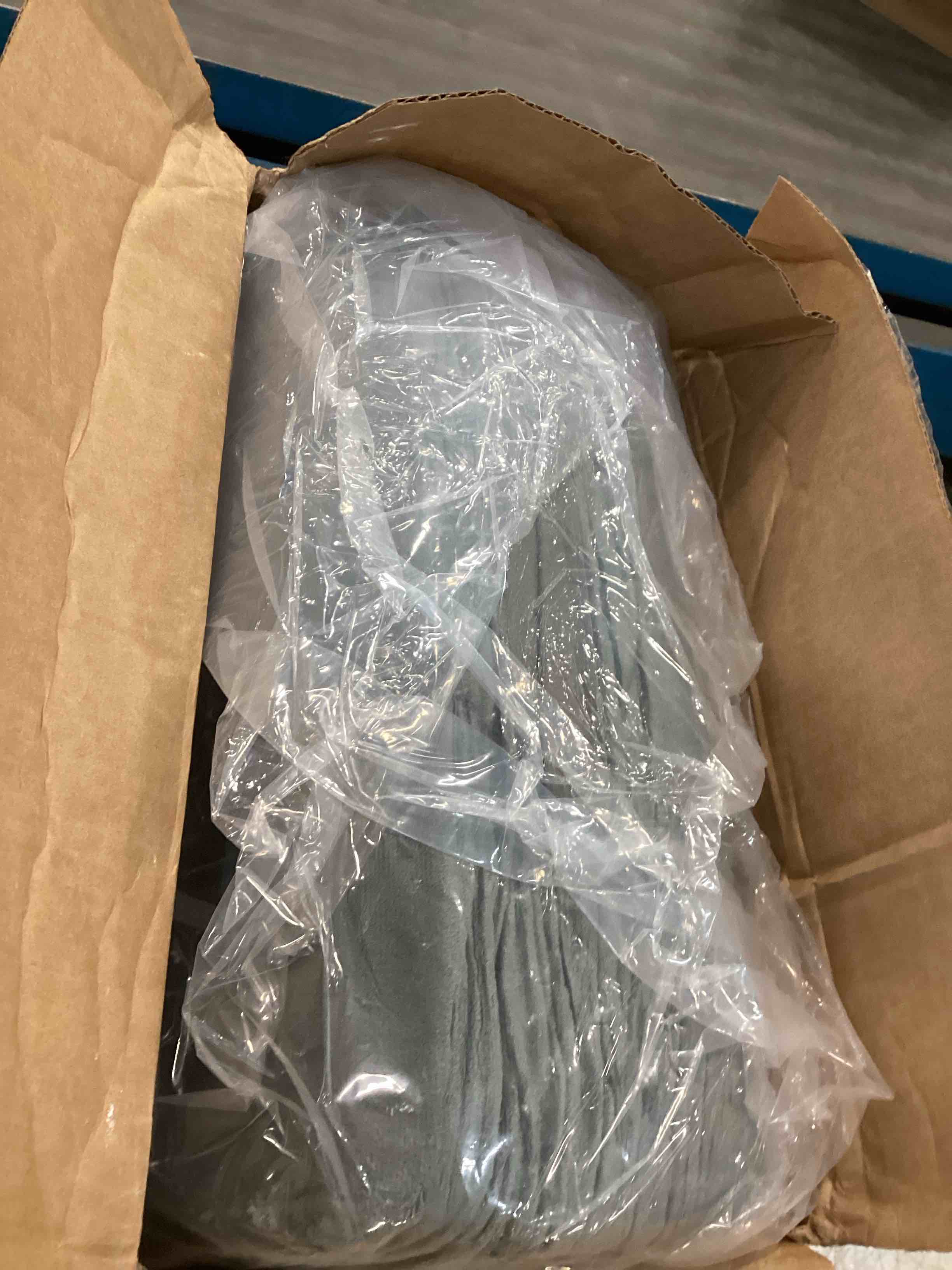 https://s3.amazonaws.com/lotting-images-prod/bidfta/PPE1572524_1735607409211.jpeg