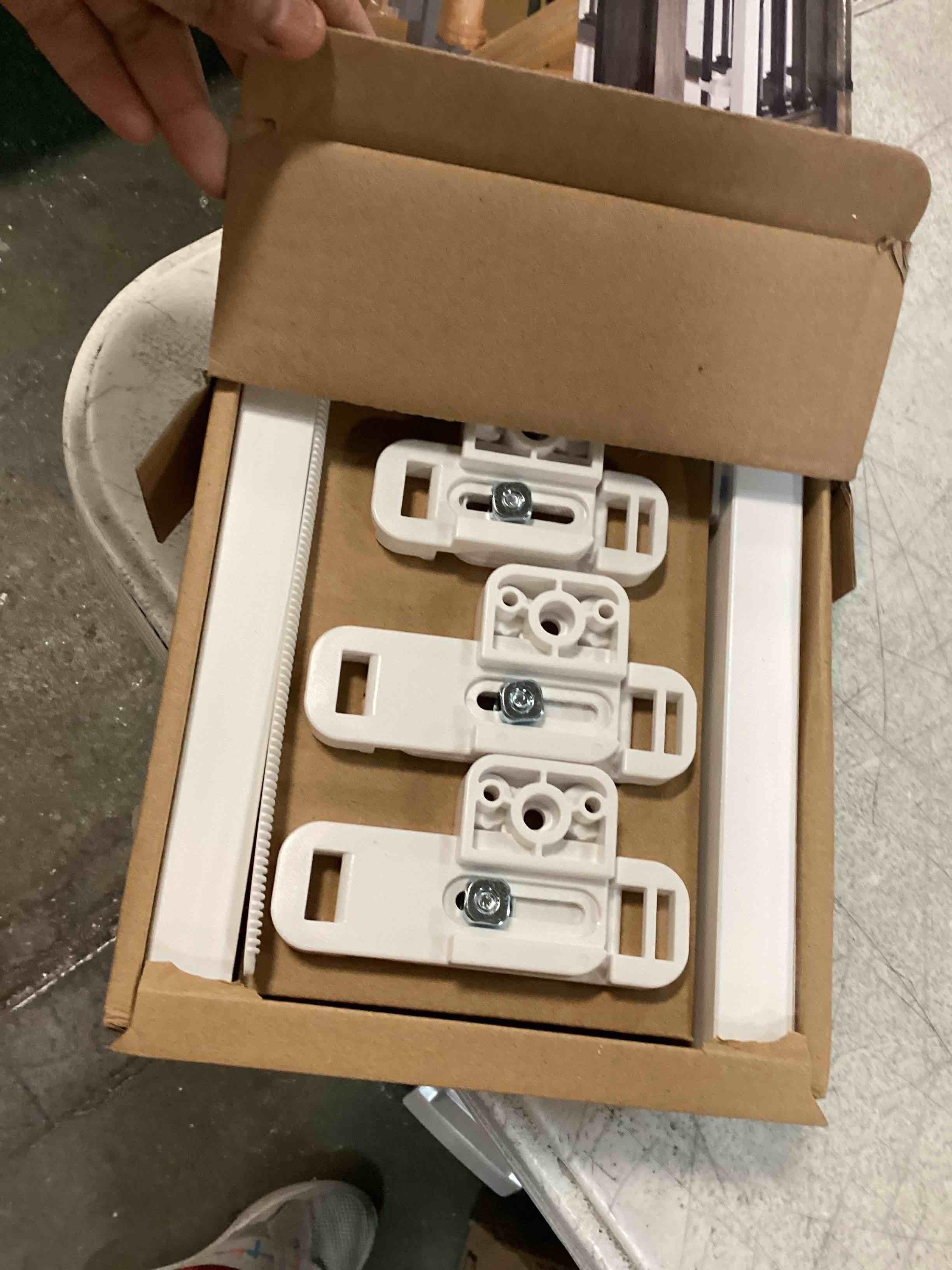 https://s3.amazonaws.com/lotting-images-prod/bidfta/PPE1572834_1735950214672.jpeg