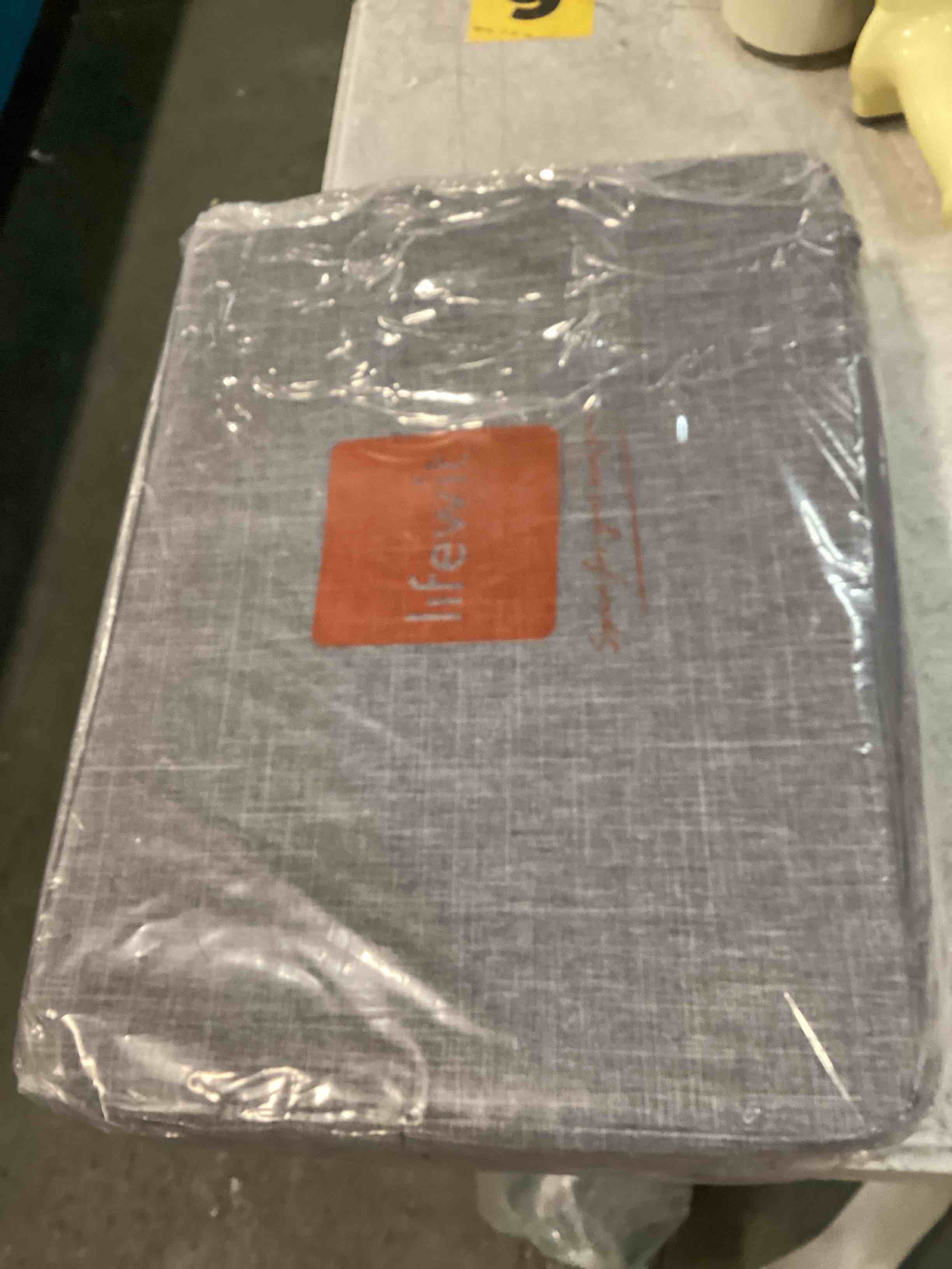 https://s3.amazonaws.com/lotting-images-prod/bidfta/PPE1572913_1735962278825.jpeg