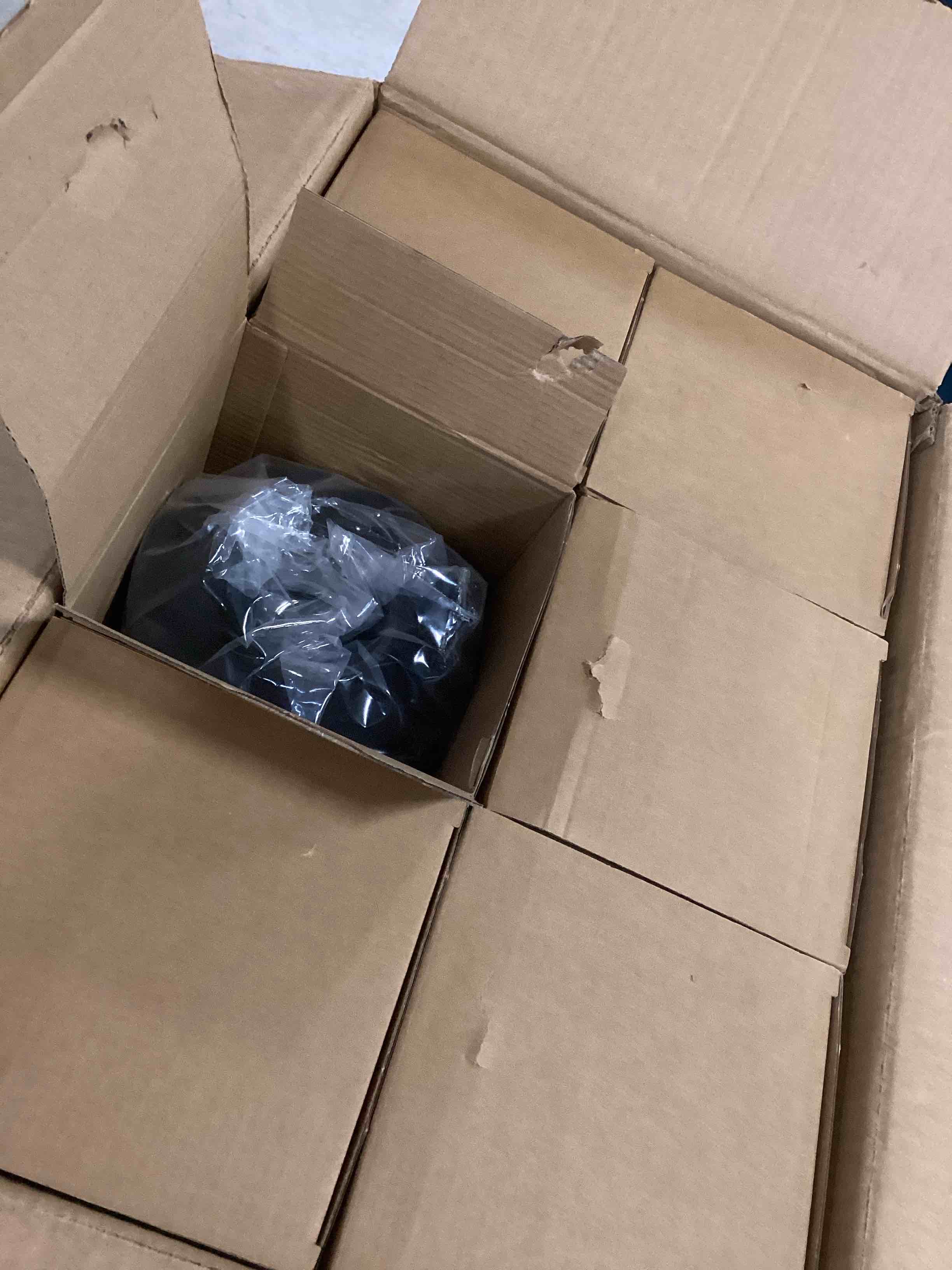 https://s3.amazonaws.com/lotting-images-prod/bidfta/PPE1575098_1738784113585.jpeg