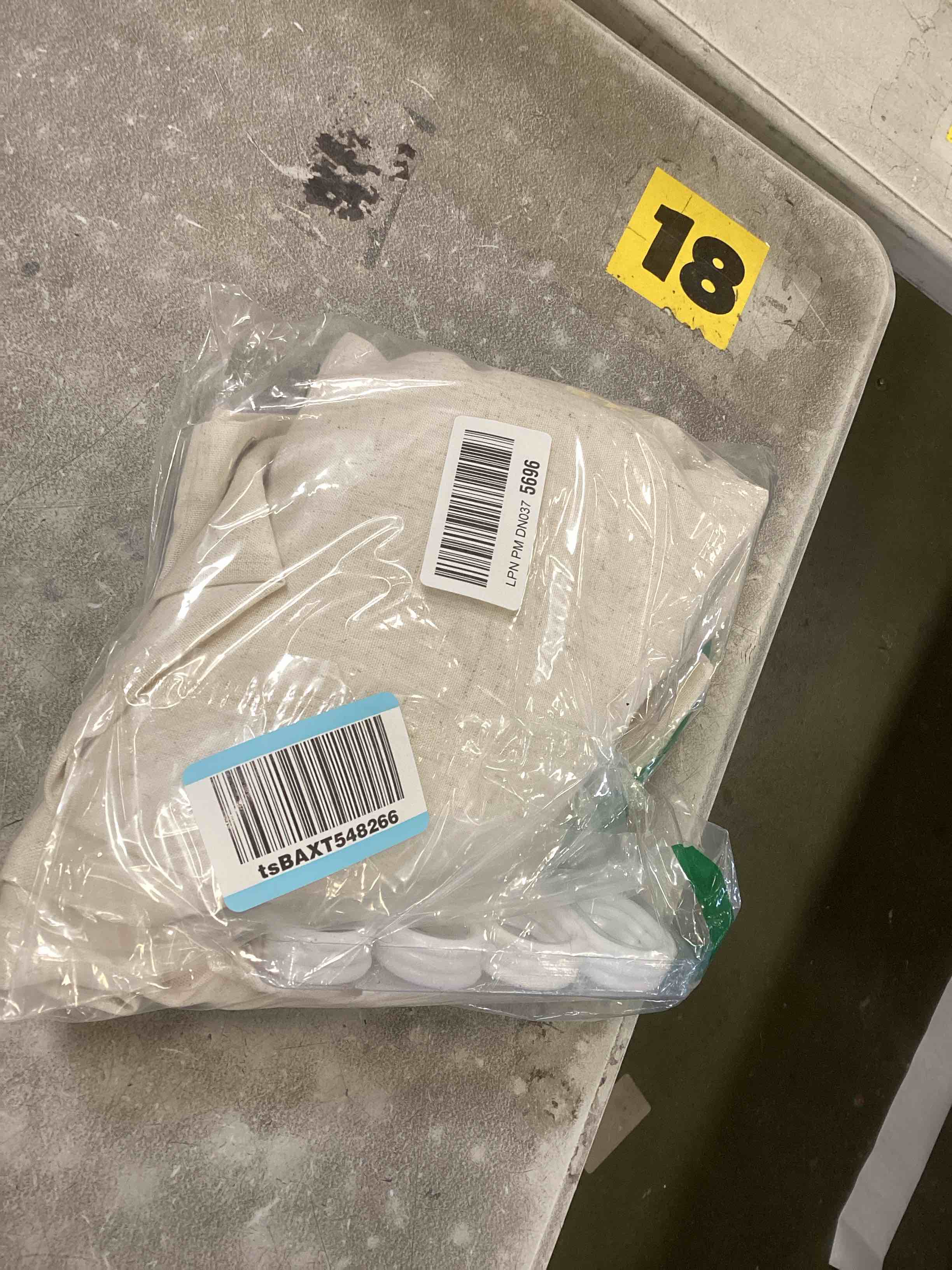 https://s3.amazonaws.com/lotting-images-prod/bidfta/PPE1575585_1738946713978.jpeg