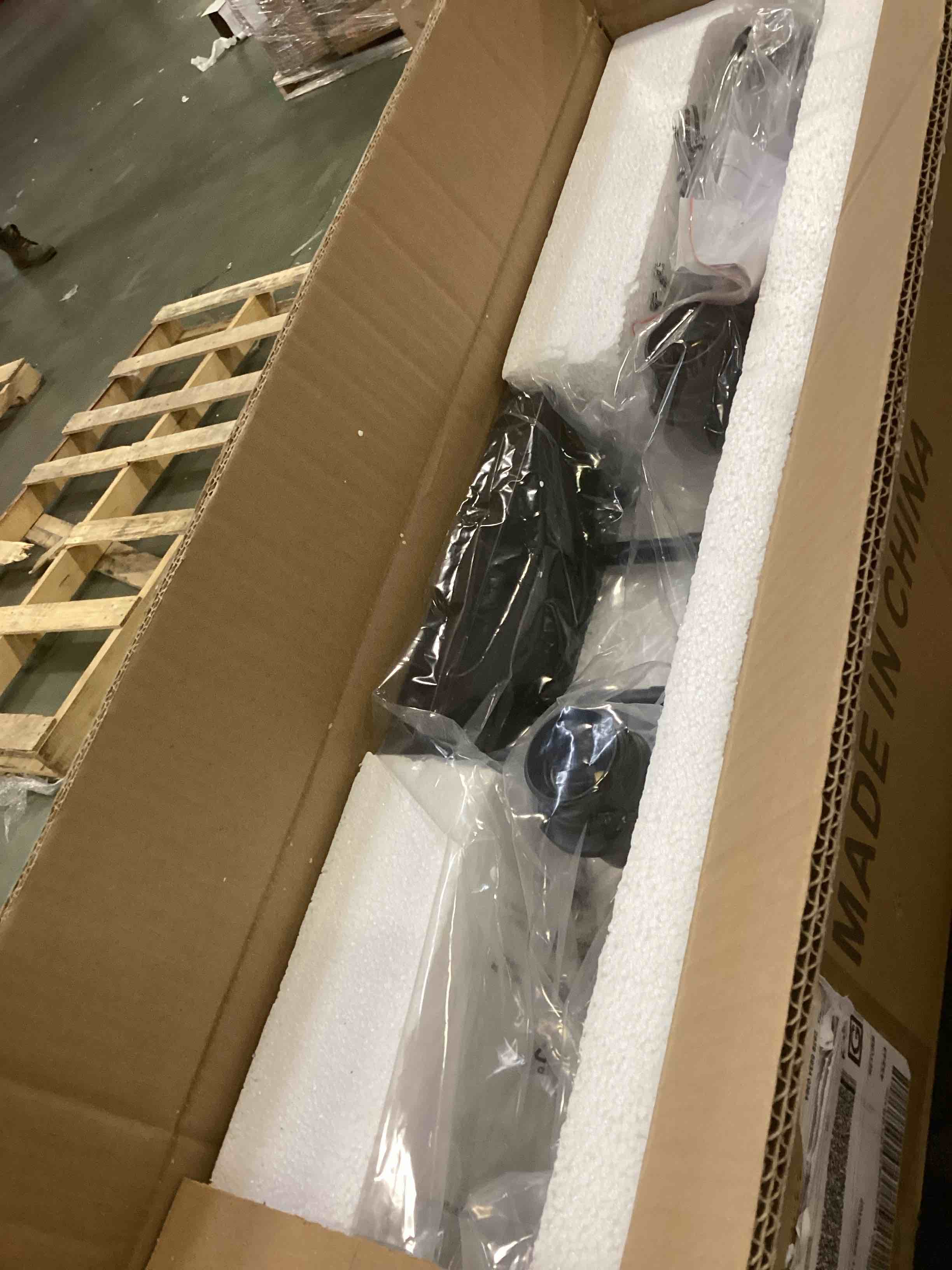 https://s3.amazonaws.com/lotting-images-prod/bidfta/PPE1575818_1739291900766.jpeg