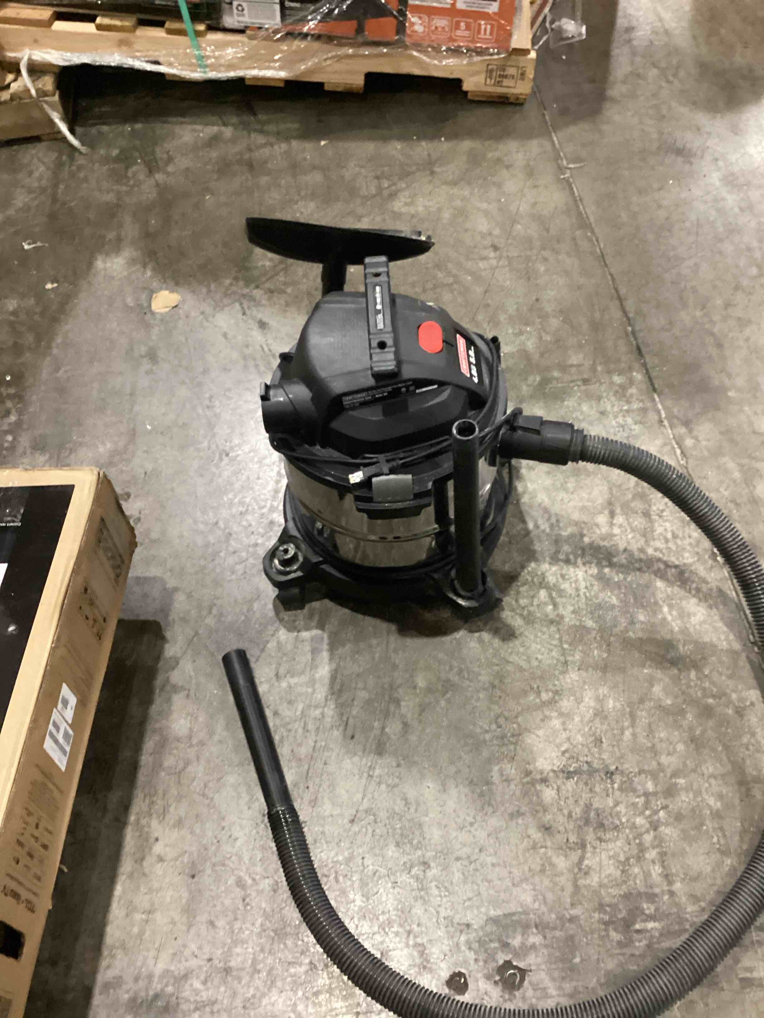 CRAFTSMAN CMXEVBE17595 16 Gallon 6.5 Peak HP Wet/Dry Vac, Heavy-Duty Shop Vacuum with Attachments